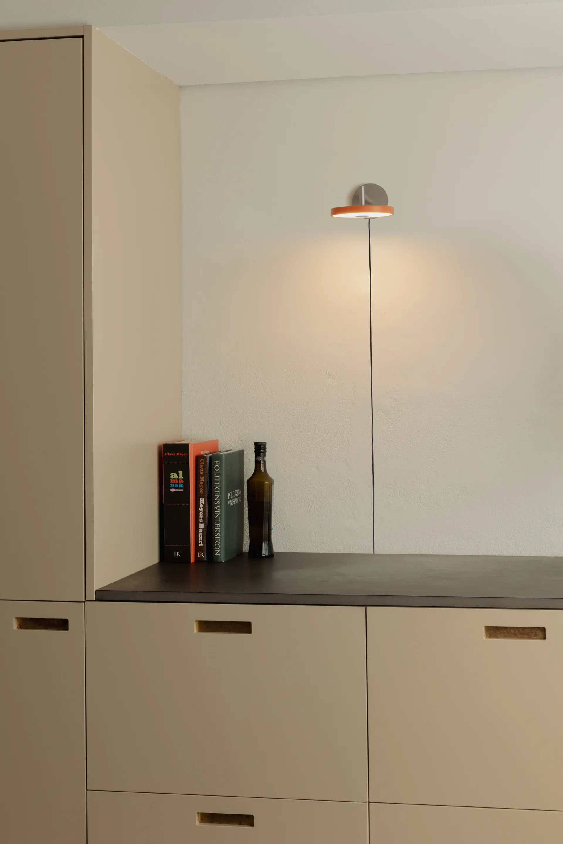 Candeeiro de parede Asteria Wall, Short, Nuance orange-chrome Umage