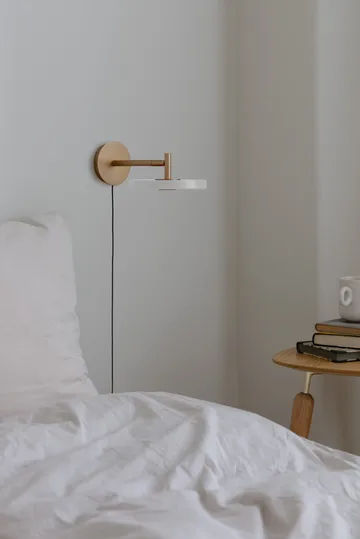 Candeeiro de parede Asteria Wall - Short, Pearl white-brass - Umage