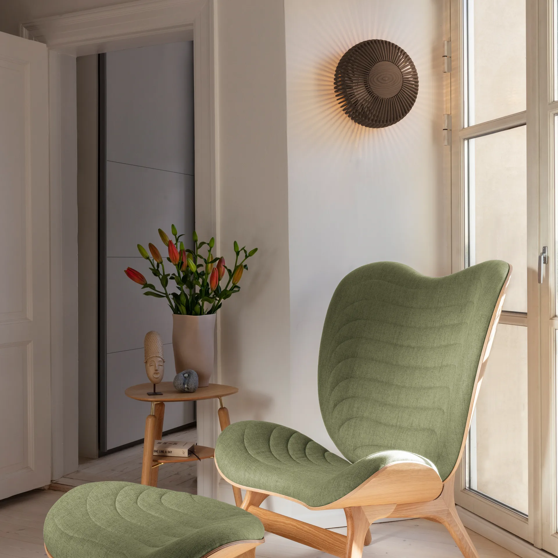 Candeeiro de parede médio Clava Up, Carvalho escuro Umage