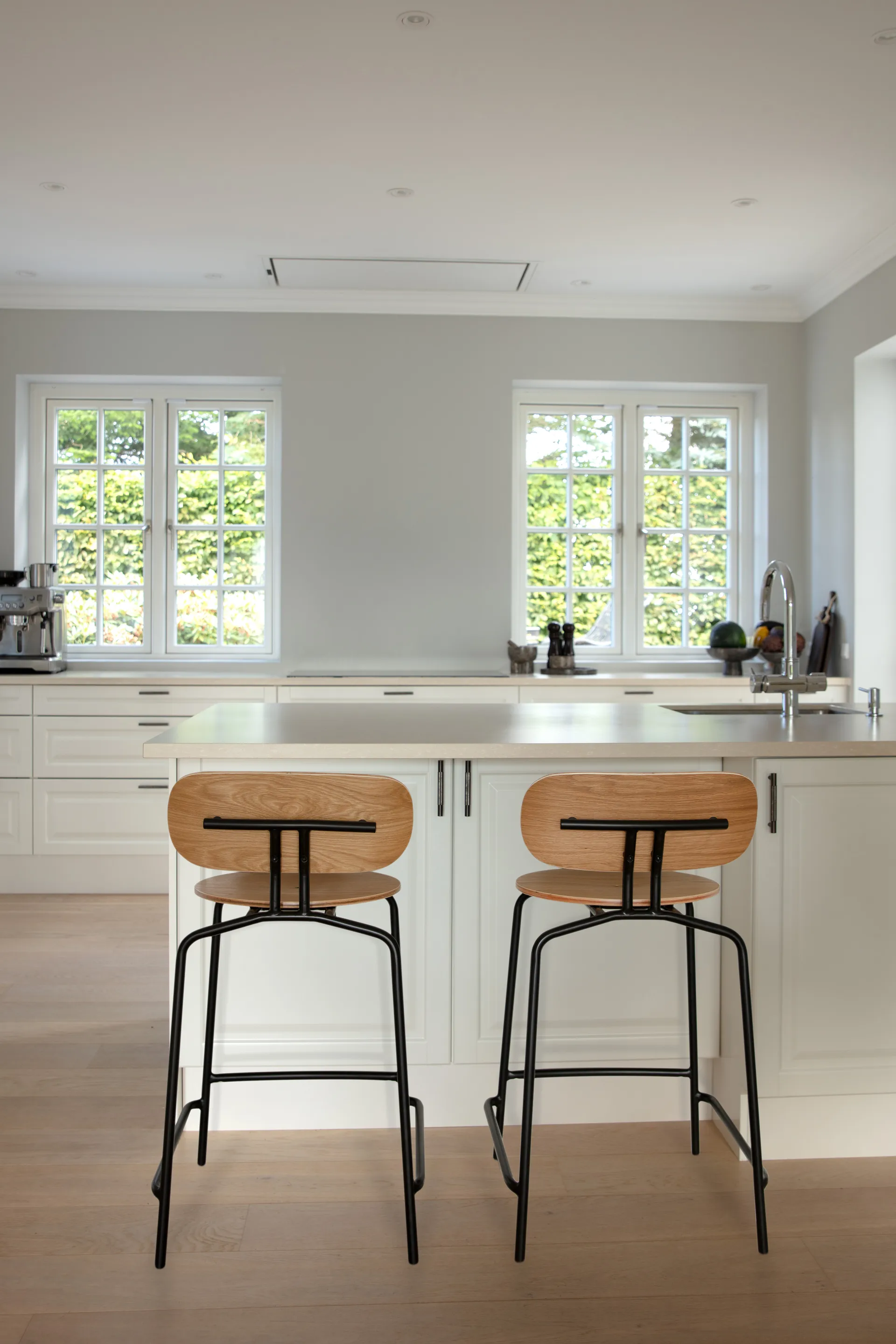 Curious banco de bar 65 cm, Carvalho-preto Umage