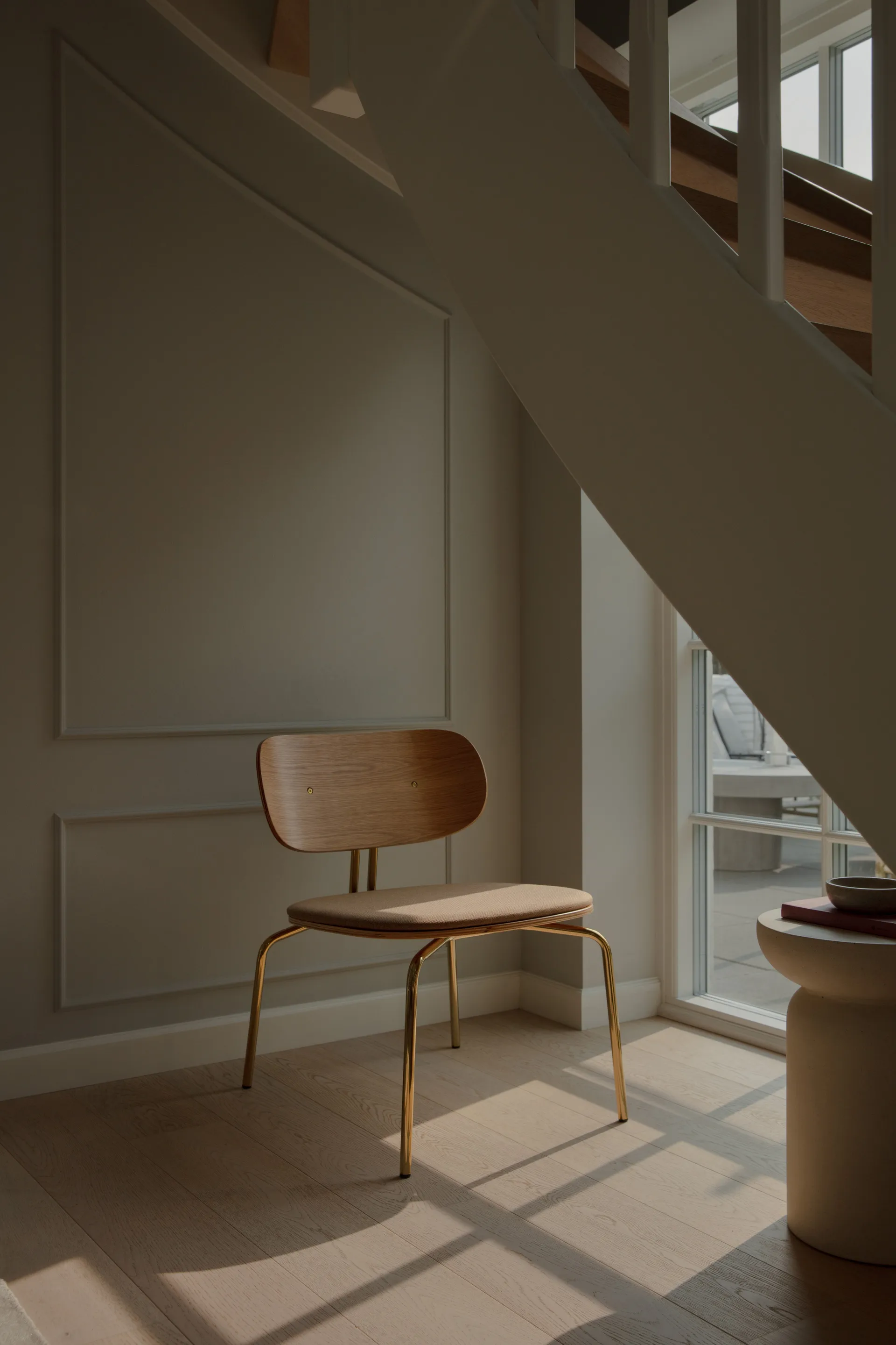 Curious poltrona de descanso, Carvalho-latão Umage