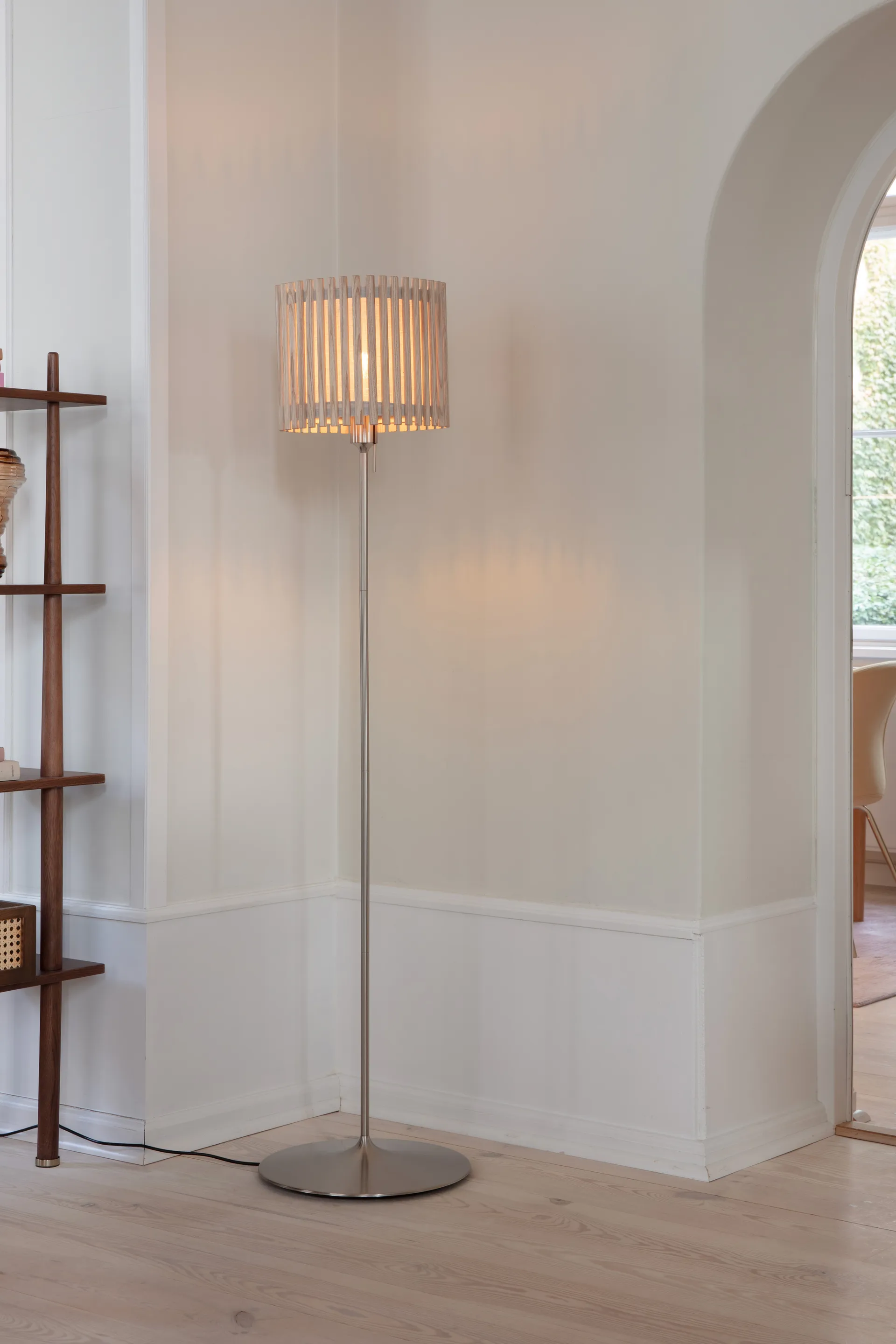 Komorebi candeeiro de chão médio, Circle oak-Aço escovado Umage