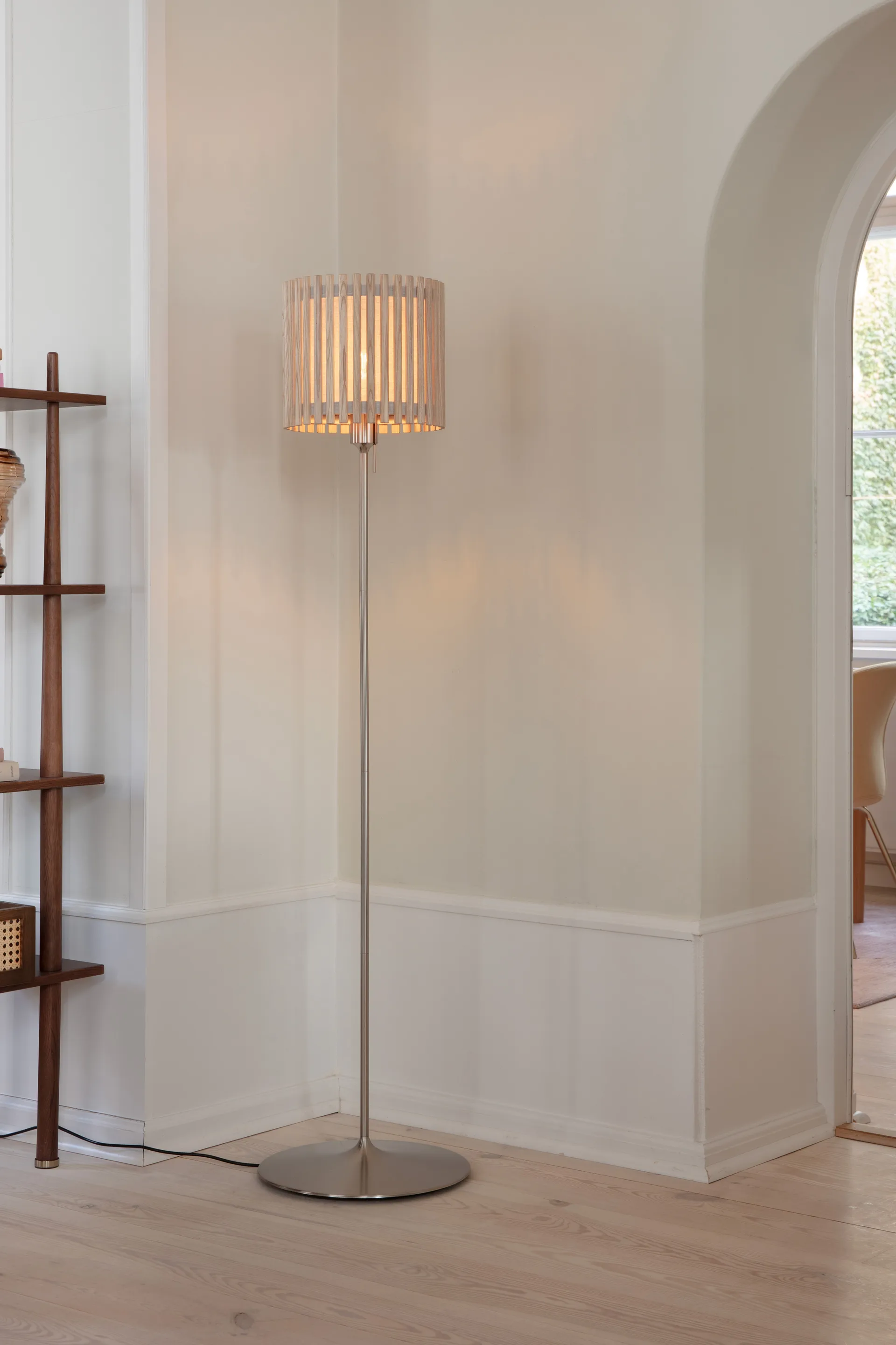 Komorebi candeeiro de chão médio, Square carvalho-acetinado aço Umage