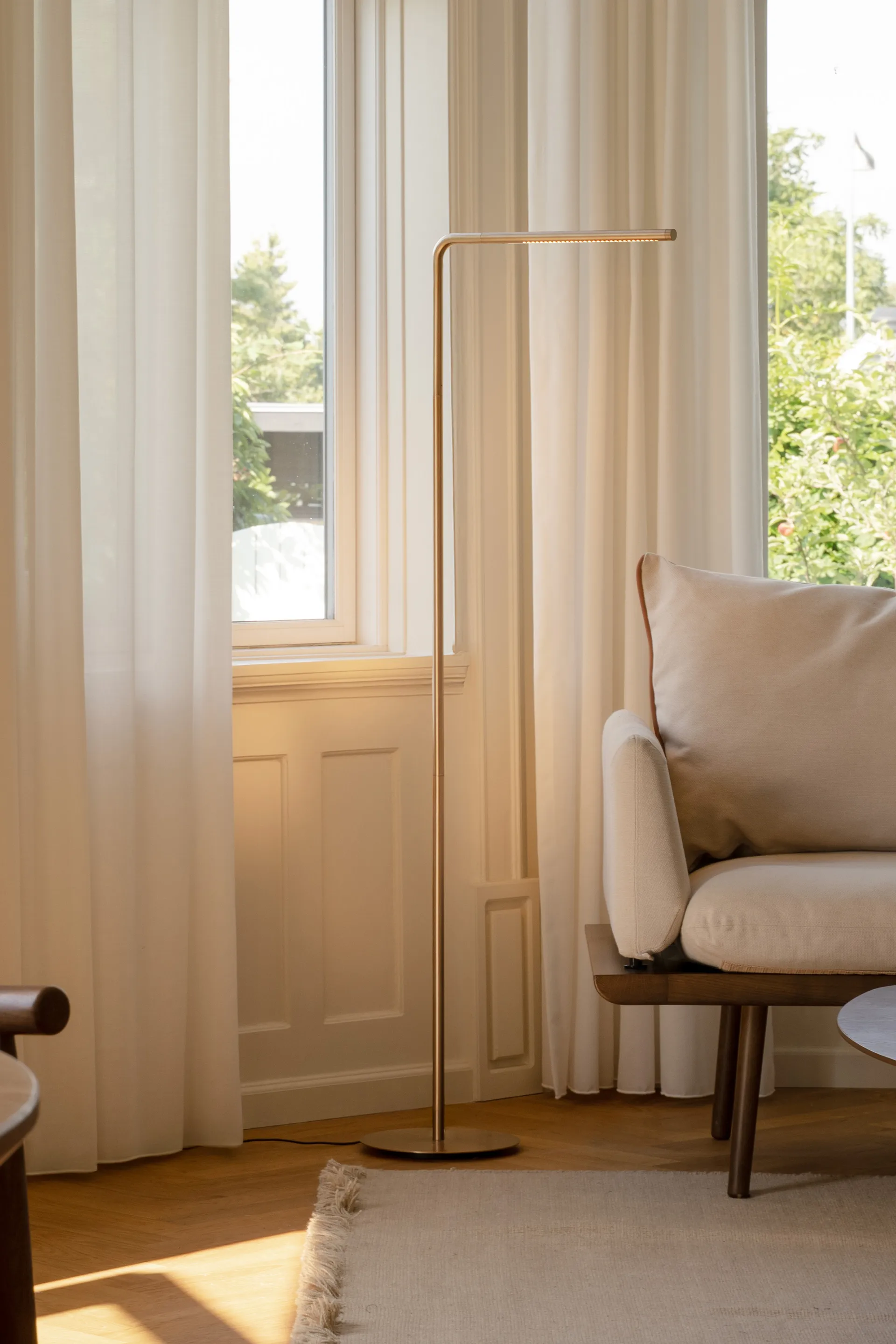 Omni candeeiro de chão , Latão Umage