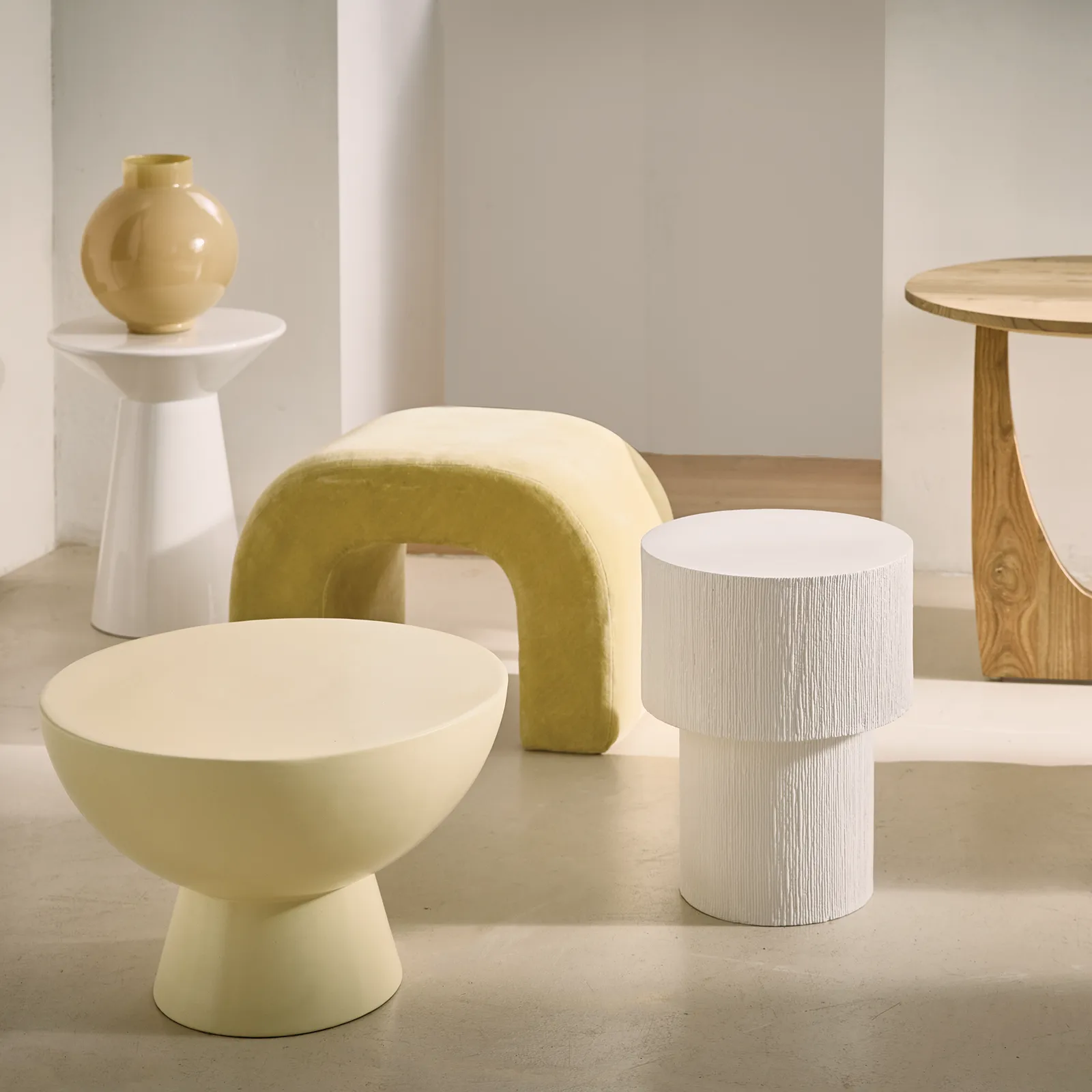 Mesa de apoio Alezio Ø28,7 cm, Off-white  URBAN NATURE CULTURE