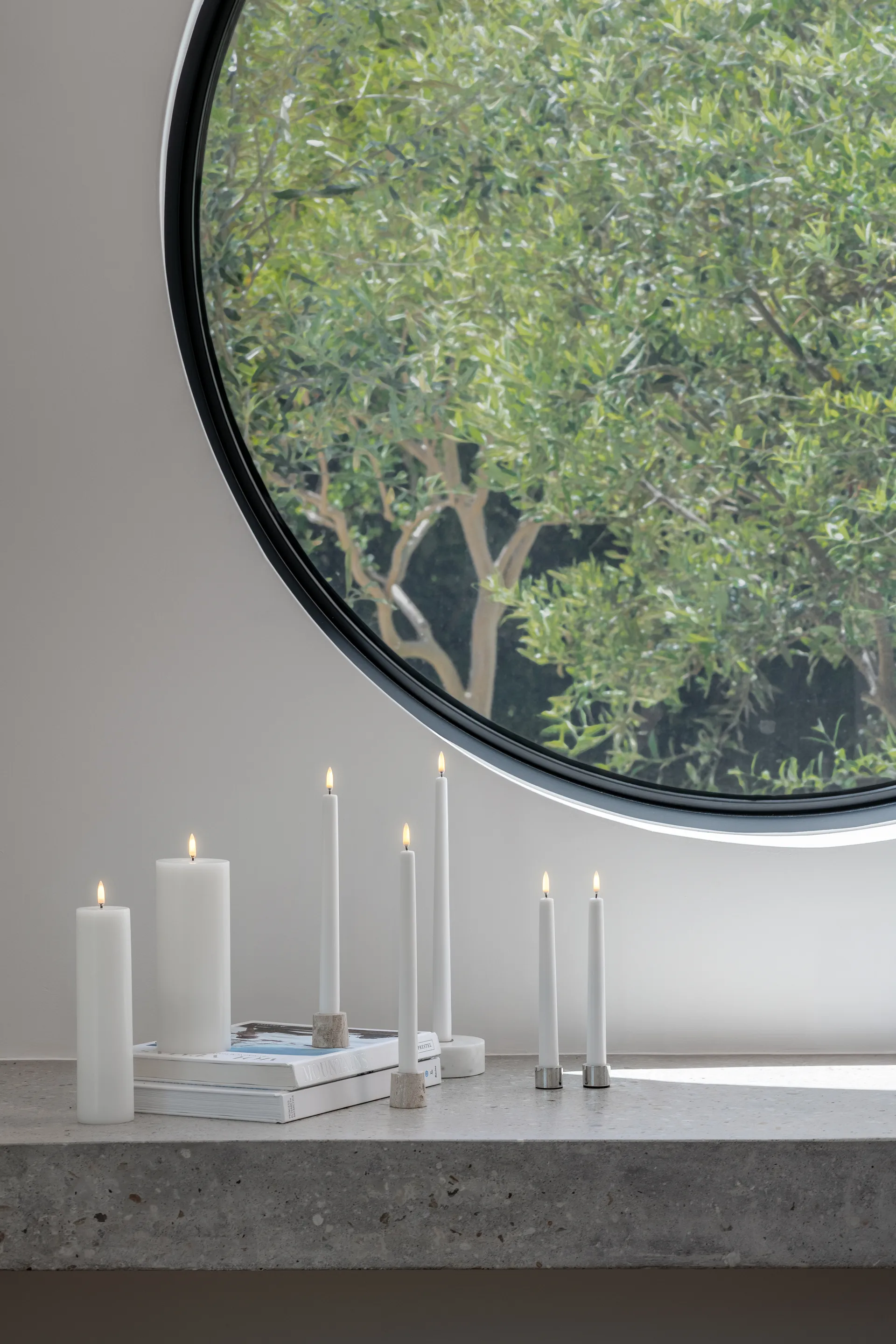 Velas altas brancas LED Uyuni, conjunto de 2, Ø2,3x25,2 cm Uyuni Lighting