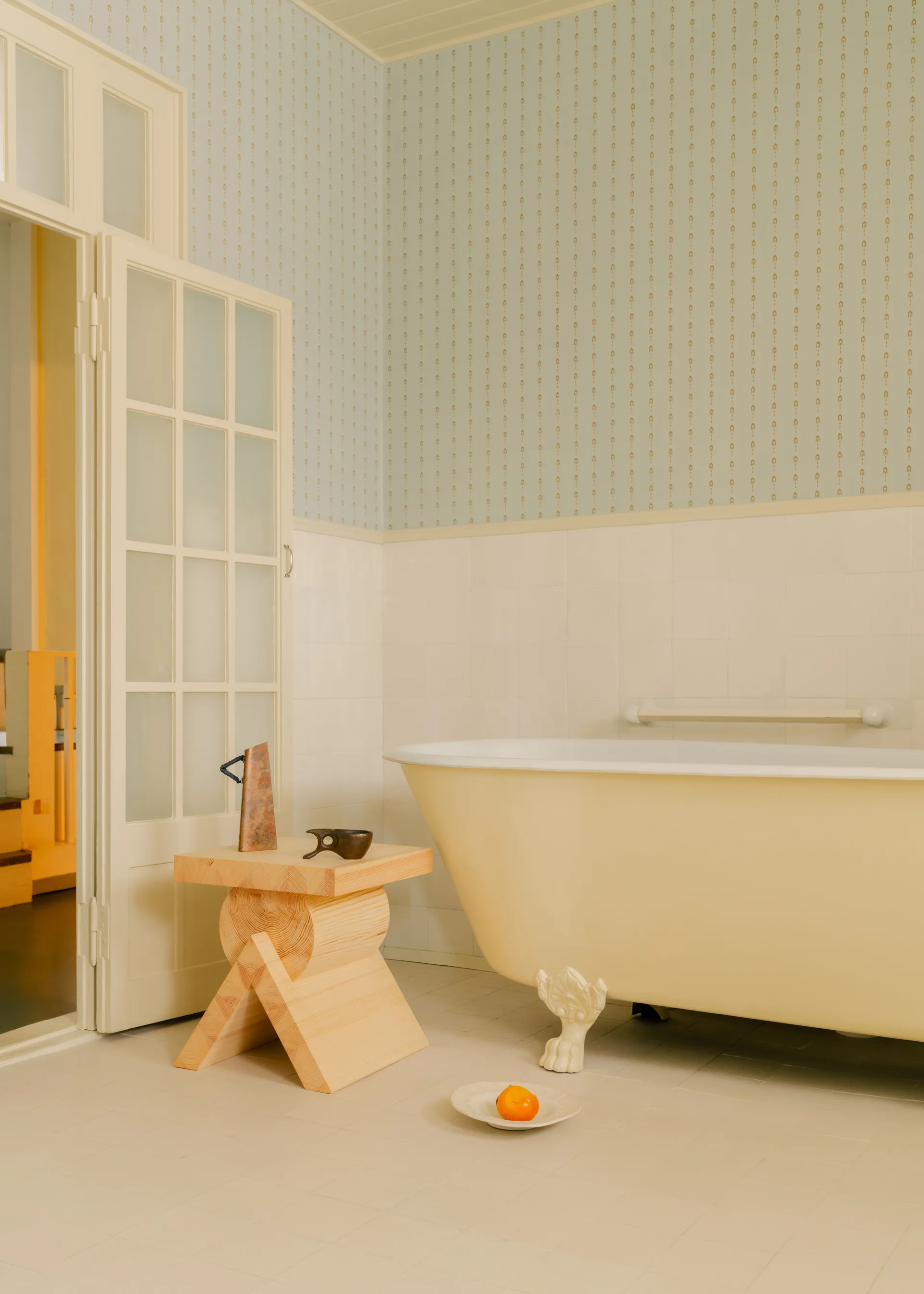 006 AA Side Table mesa auxiliar, Pinho encerado a óleo mate, 40x40x45 cm Vaarnii