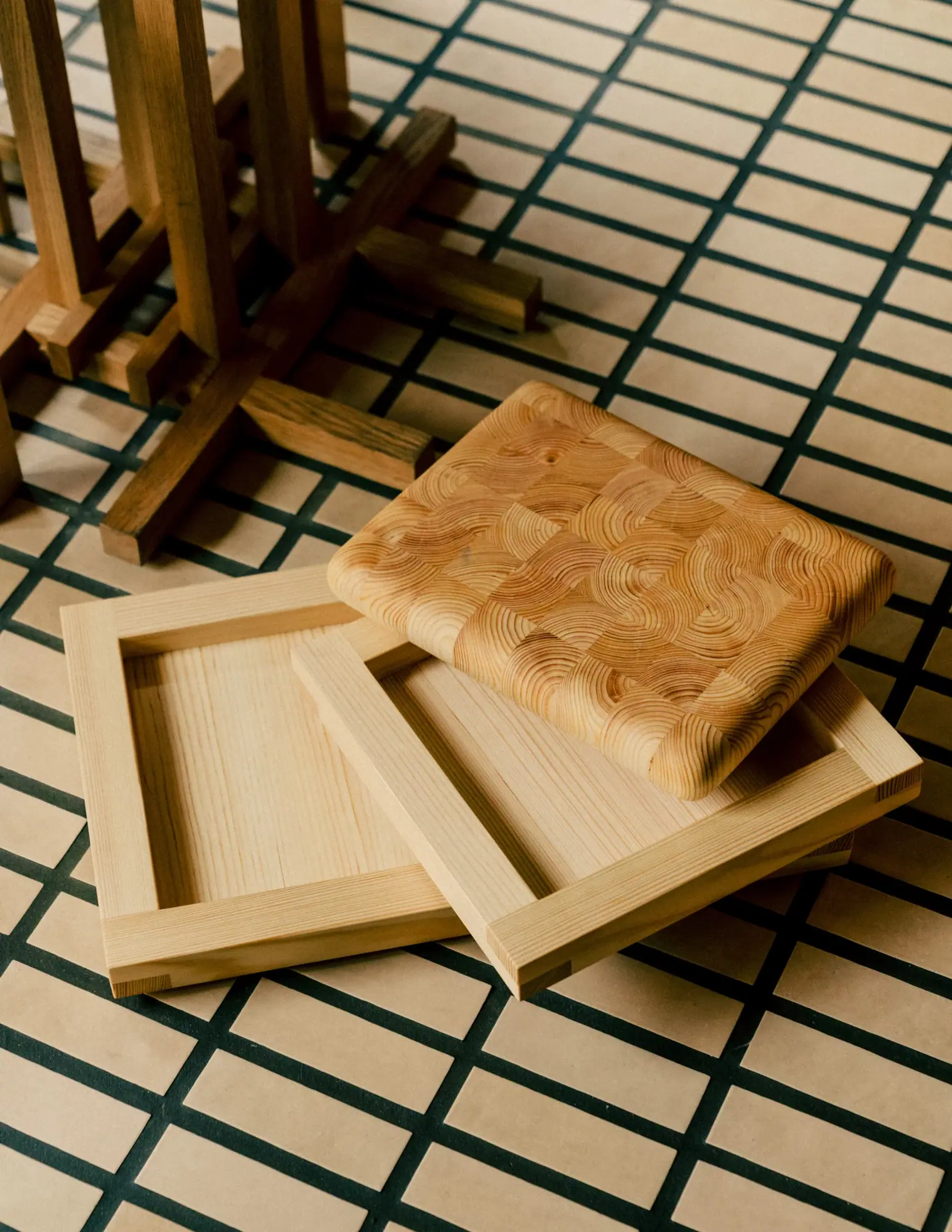 009 Tray tabuleiro, Pinho encerado a óleo, 33x33x6 cm Vaarnii