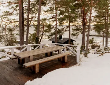 013 Osa Outdoor Bench banco - Pinho termorretificado, 270x37x49 cm - Vaarnii