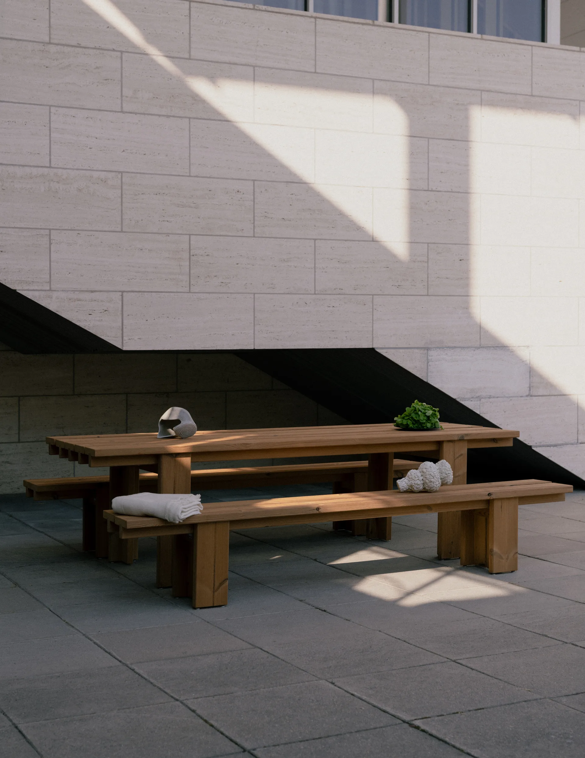 013 Osa Outdoor Bench banco, Pinho termorretificado, 270x37x49 cm Vaarnii