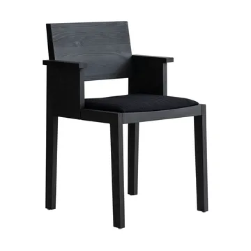 016 Maasto Dining Armchair cadeira de braços - Pinho tingido de preto, assento estofado preto - Vaarnii