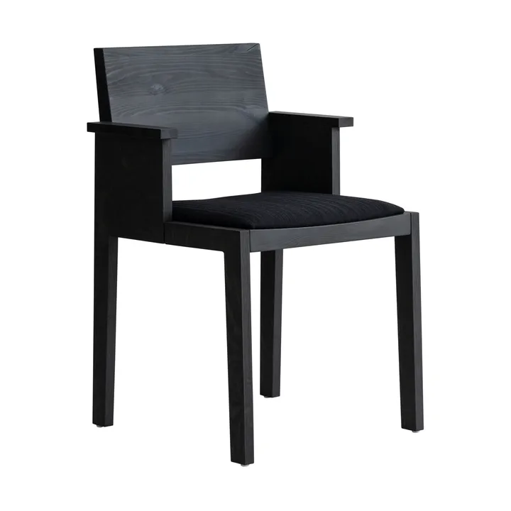 016 Maasto Dining Armchair cadeira de braços - Pinho tingido de preto, assento estofado preto - Vaarnii
