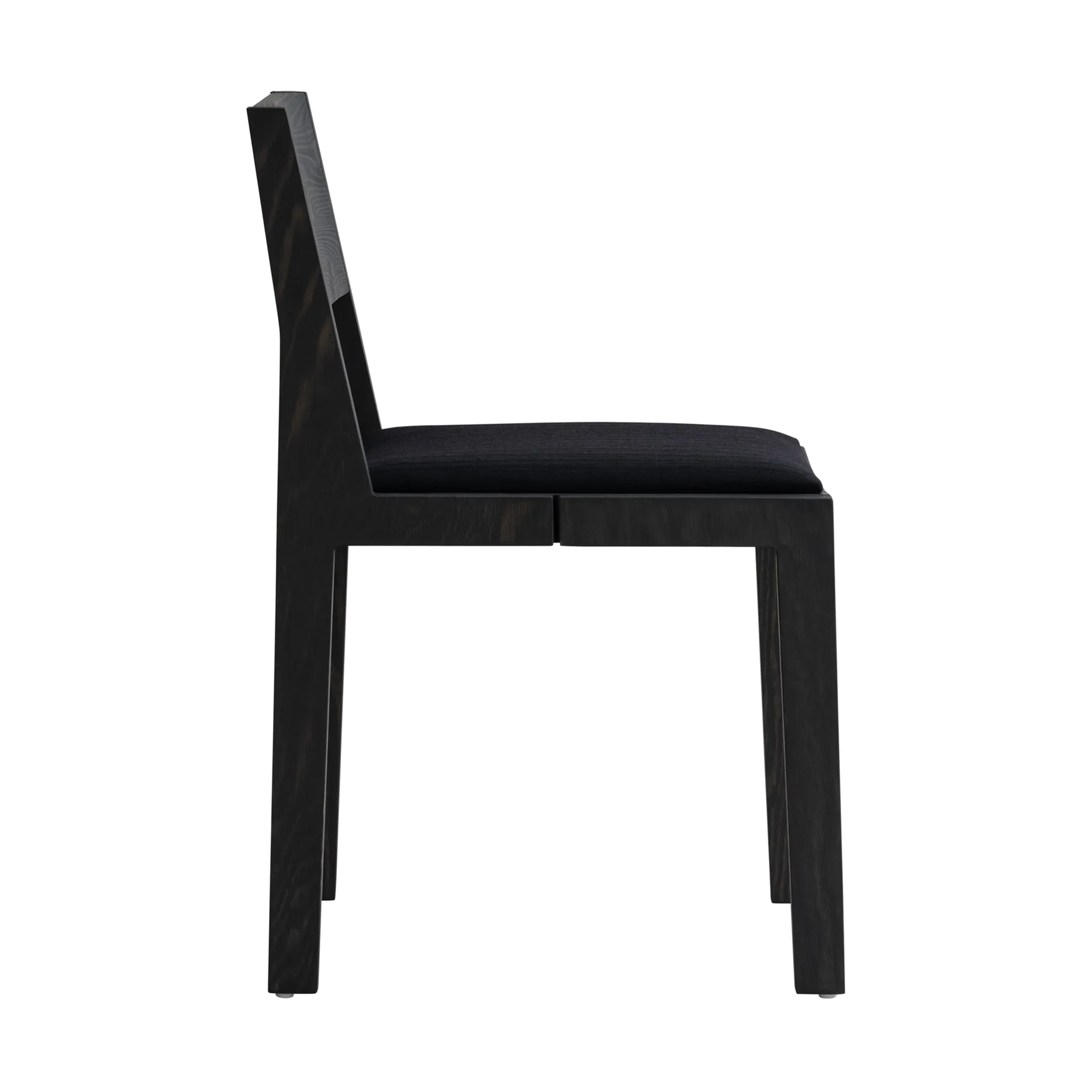 016 Maasto Dining Chair cadeira, Pinho tingido de preto, assento estofado preto Vaarnii