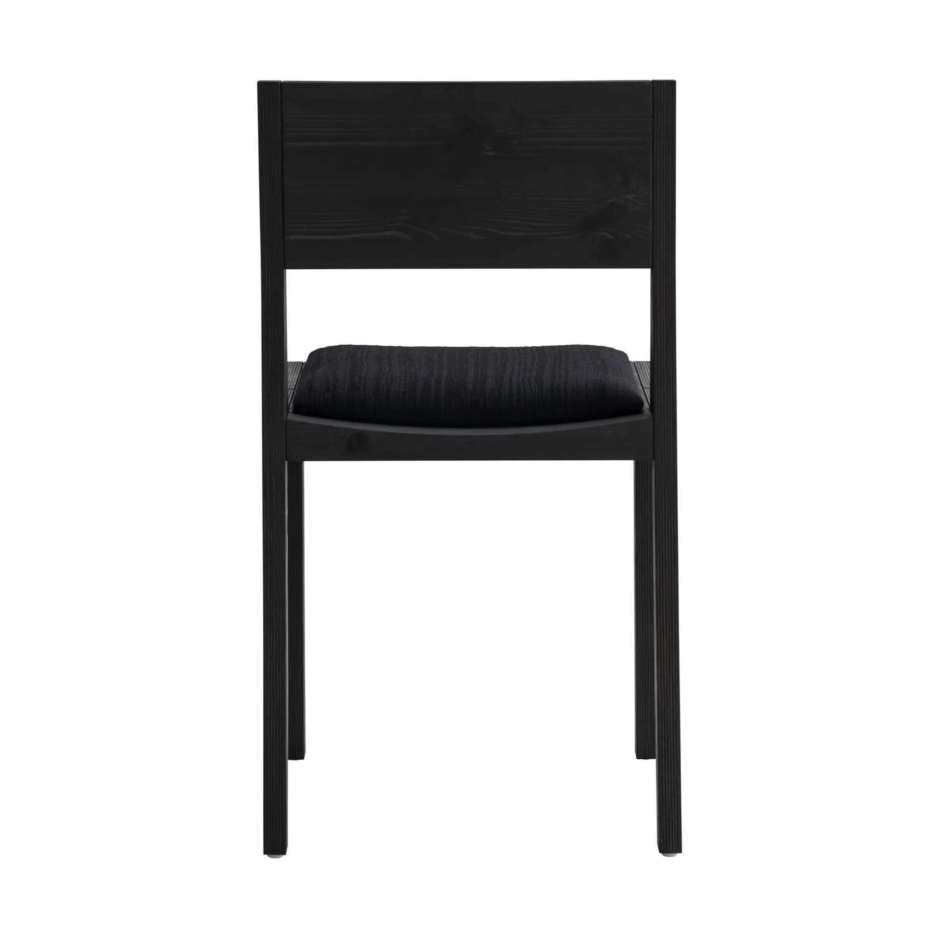 016 Maasto Dining Chair cadeira, Pinho tingido de preto, frente revestida de preto Vaarnii