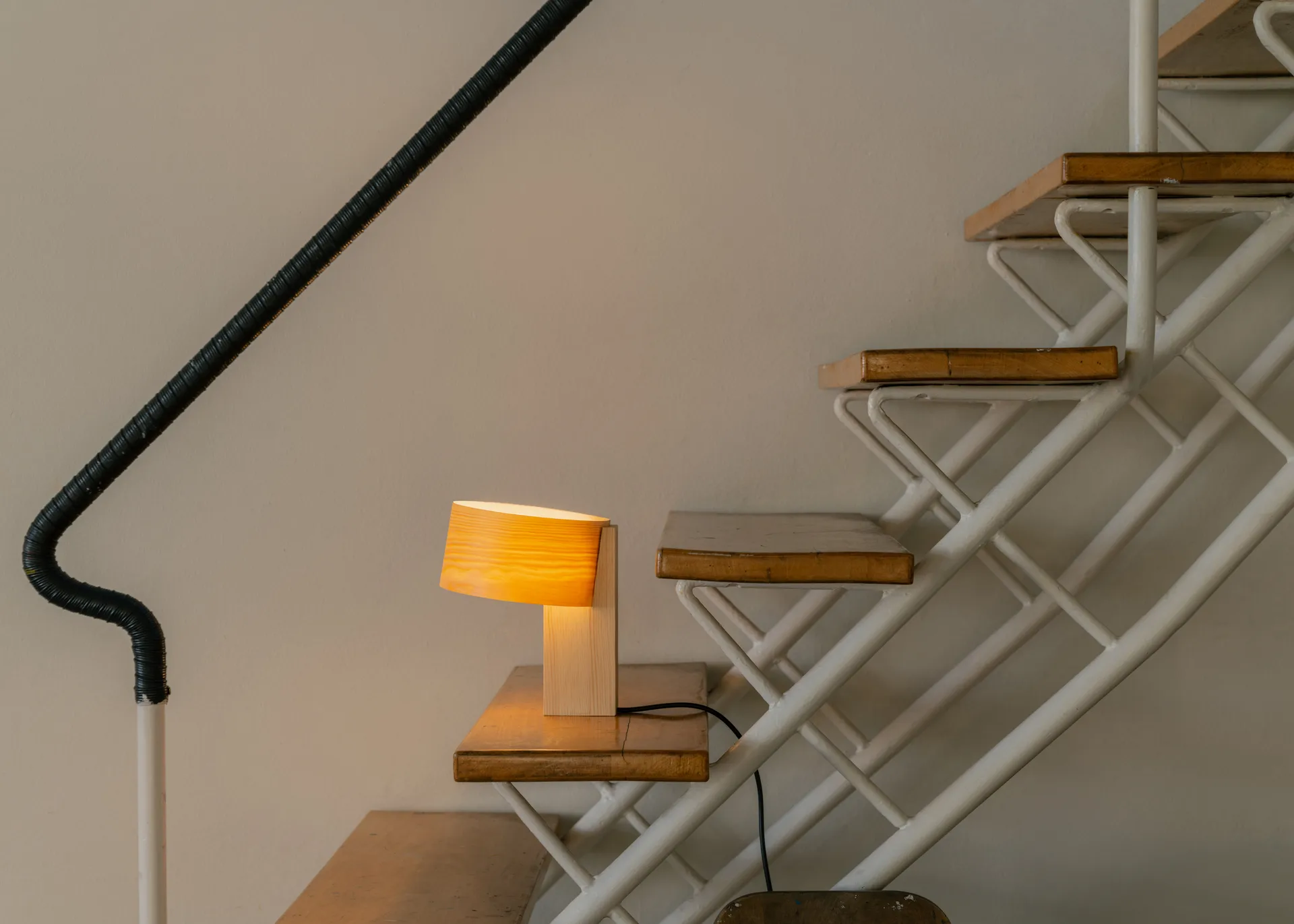 018 Hoop Table Lamp candeeiro de mesa, Pinho encerado a óleo mate, 34 cm Vaarnii