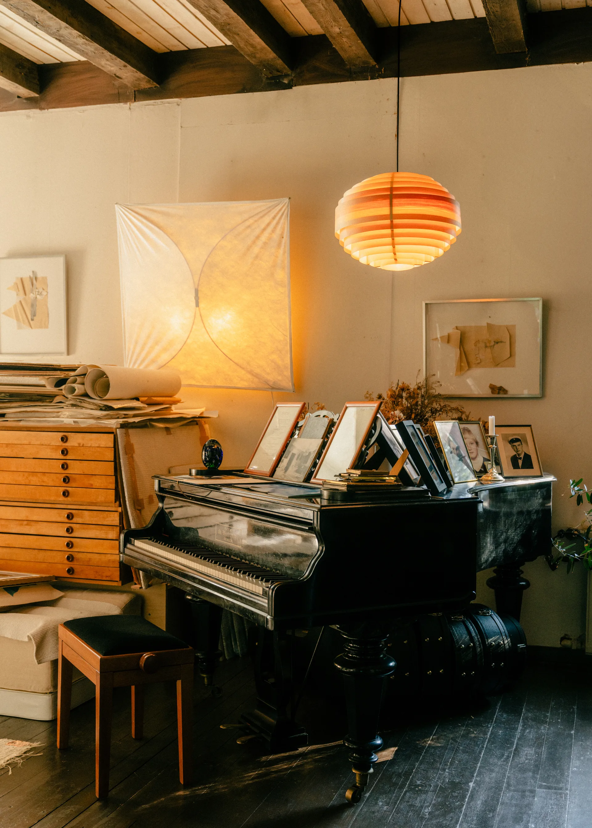 1002 Hans Pendant pendente, Pinho encerado a óleo mate, Ø46 cm Vaarnii