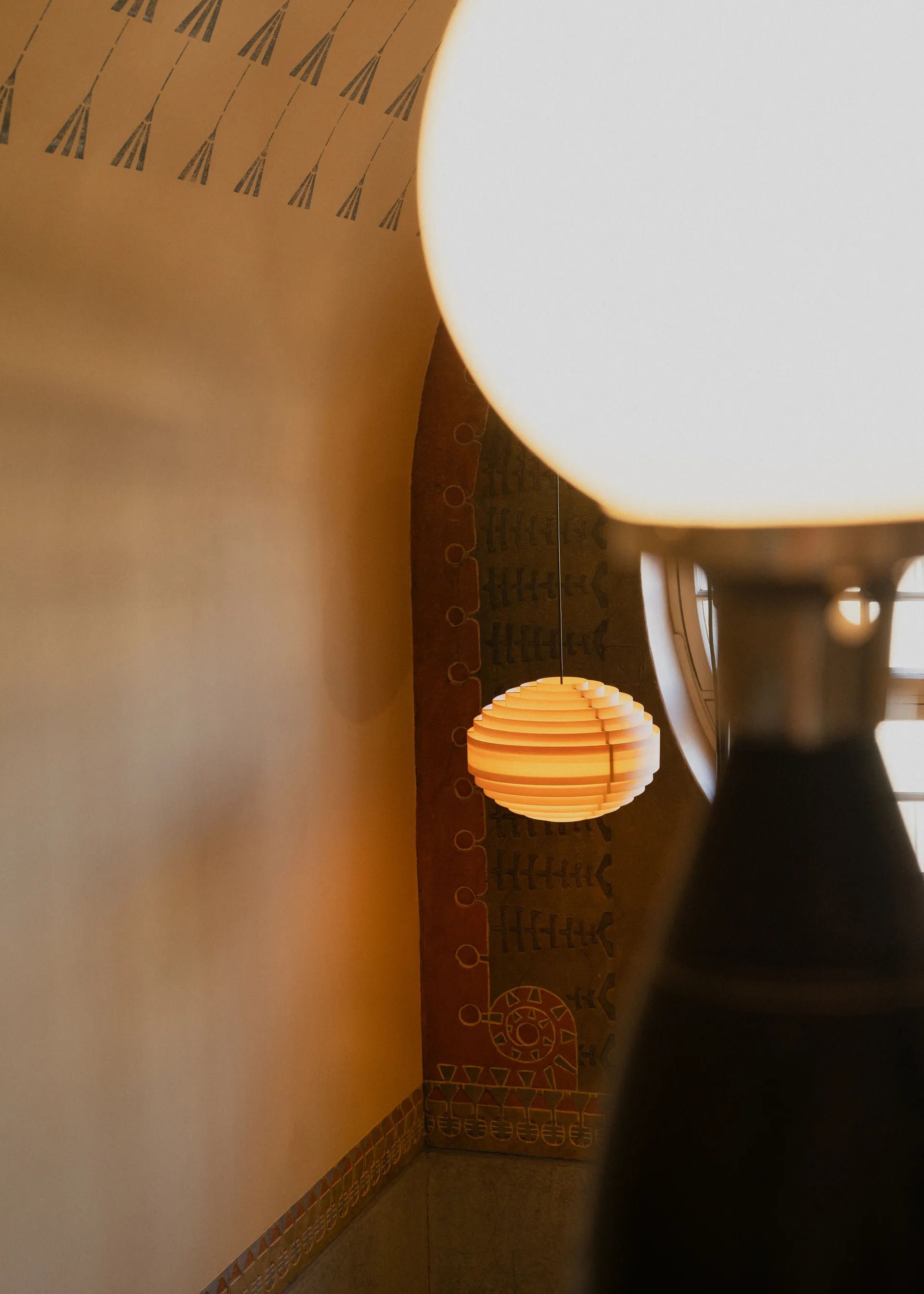 1002 Hans Pendant pendente, Pinho encerado a óleo mate, Ø46 cm Vaarnii