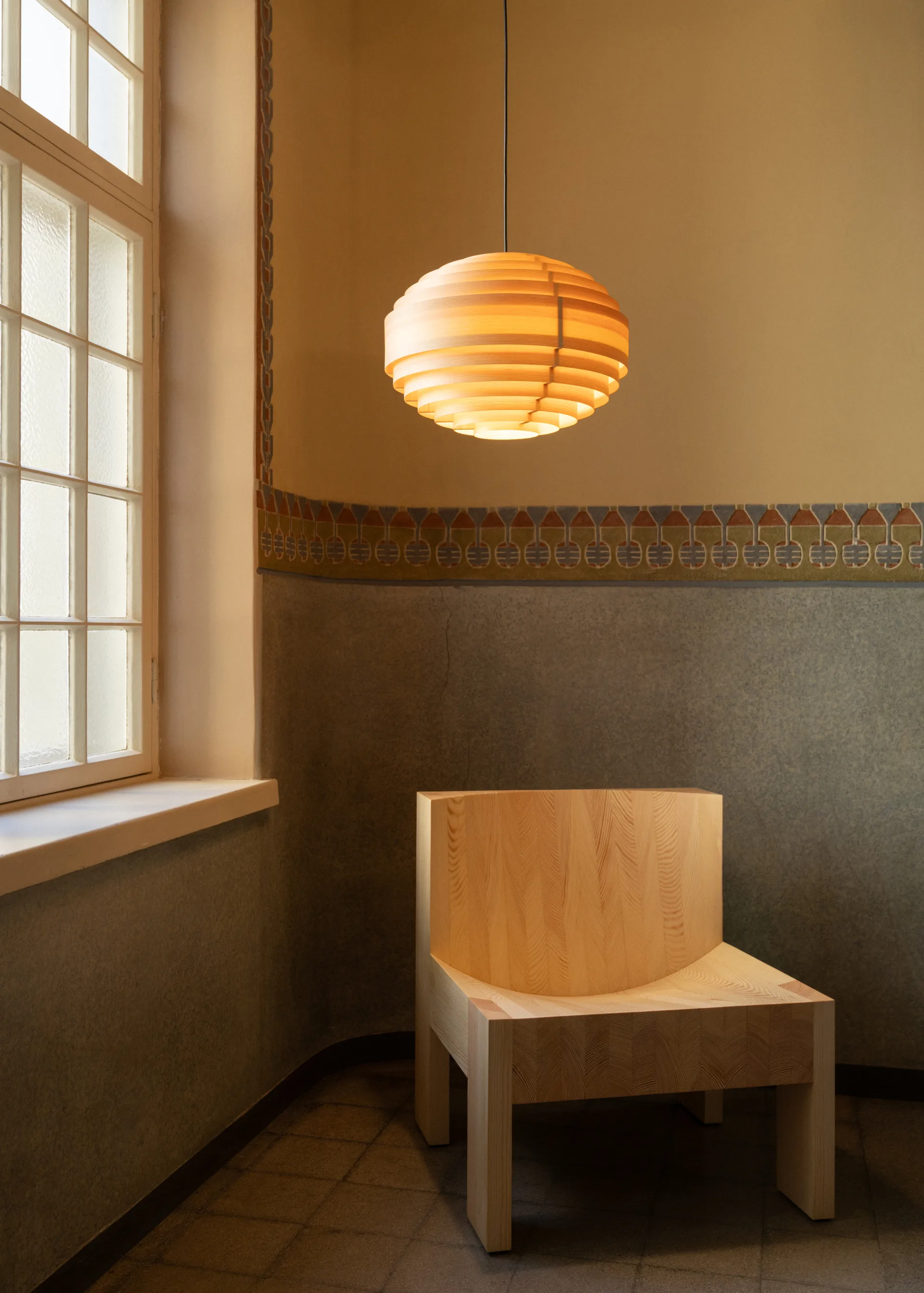 1002 Hans Pendant pendente, Pinho encerado a óleo mate, Ø46 cm Vaarnii