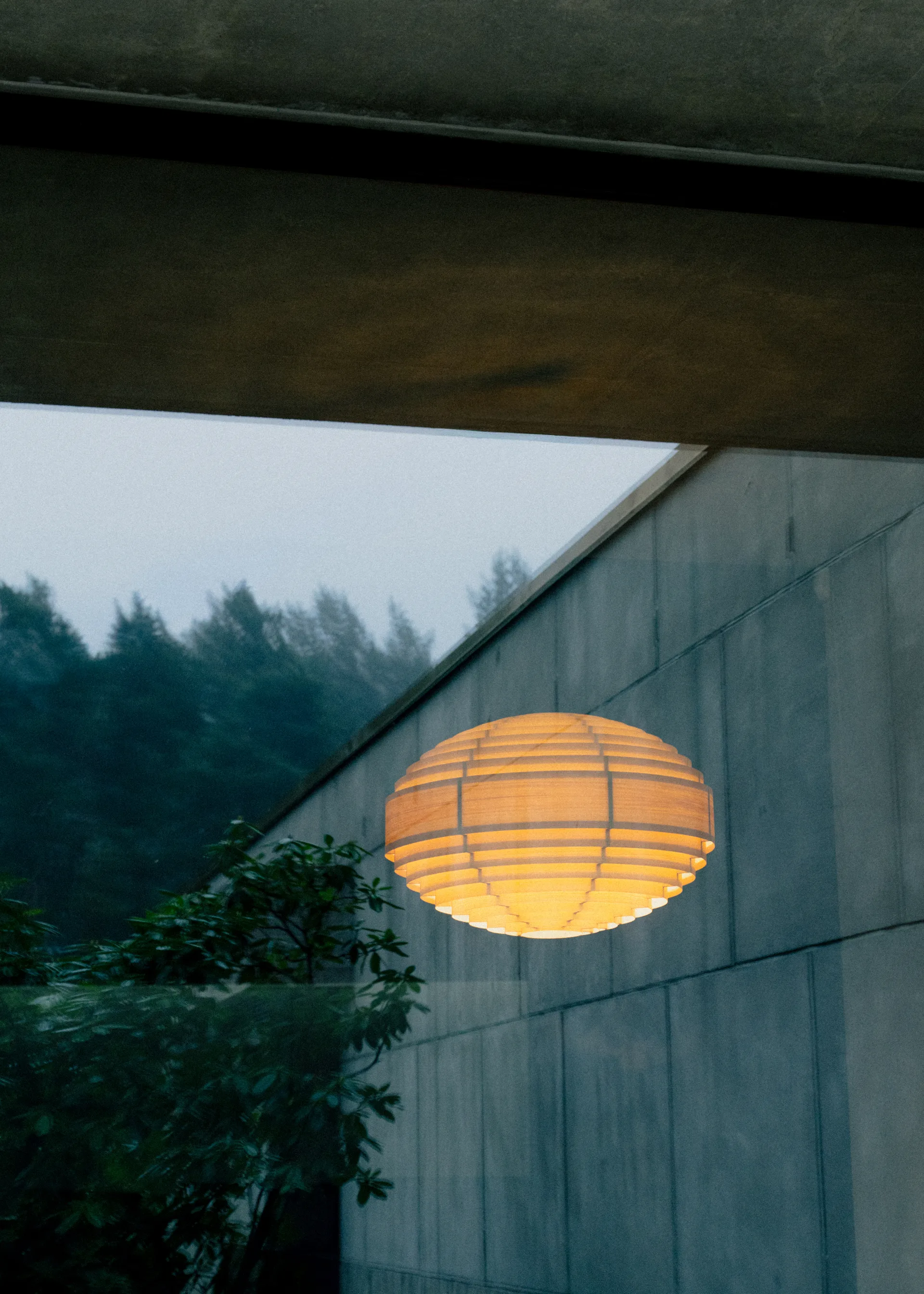 1002 Hans Pendant pendente, Pinho oleado mate, XL Ø70 cm Vaarnii