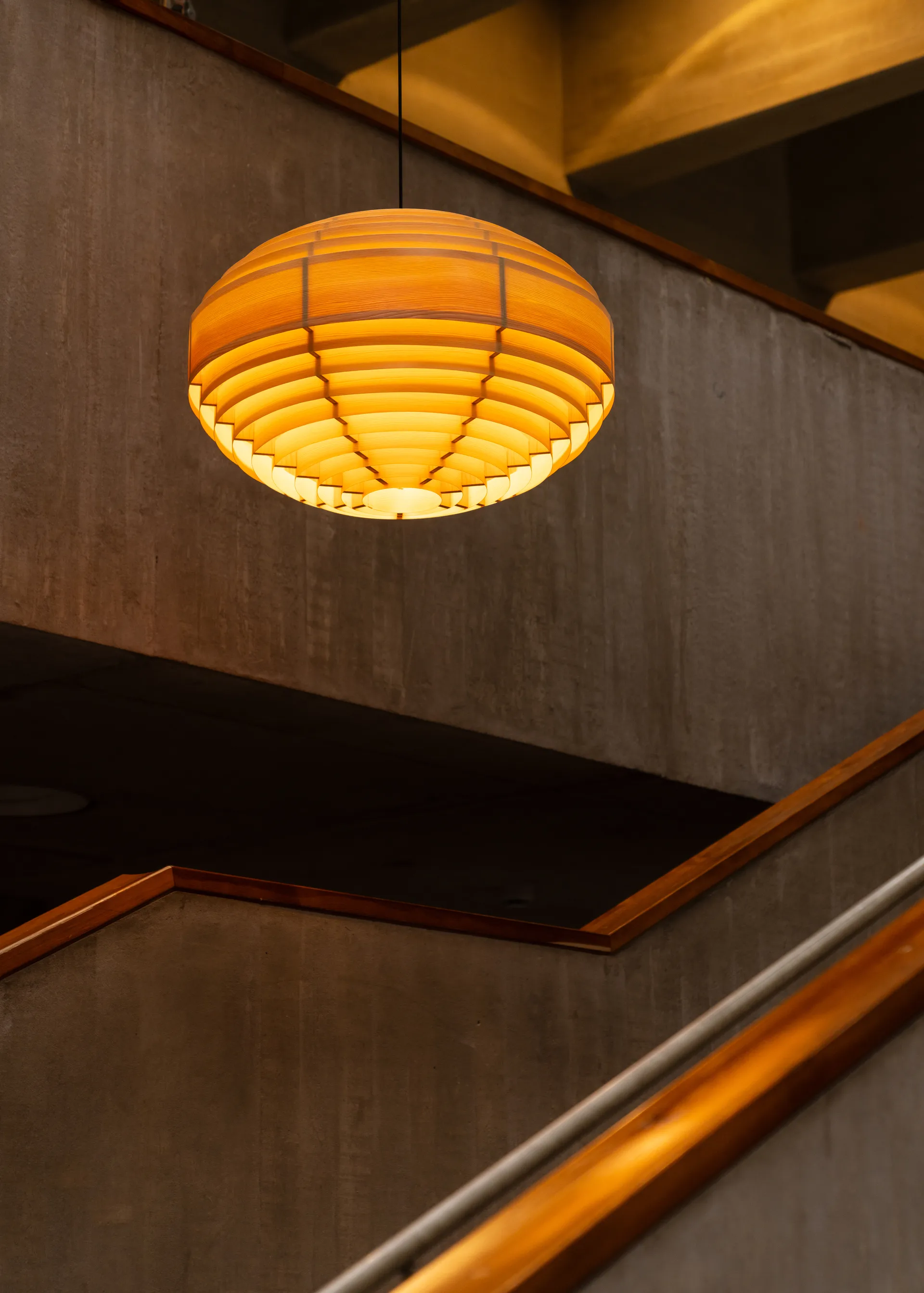 1002 Hans Pendant pendente, Pinho oleado mate, XL Ø70 cm Vaarnii