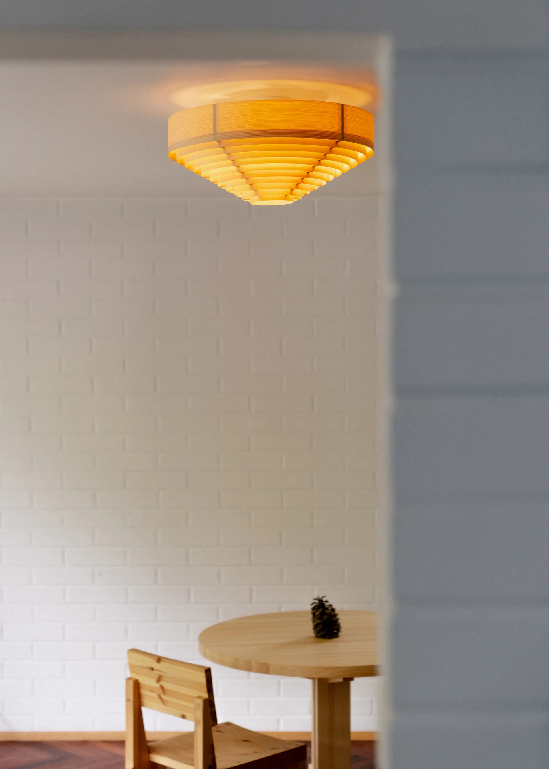 1005 Hans Ceiling Light plafon, Pinho oleado encerado mate, Ø42 cm Vaarnii