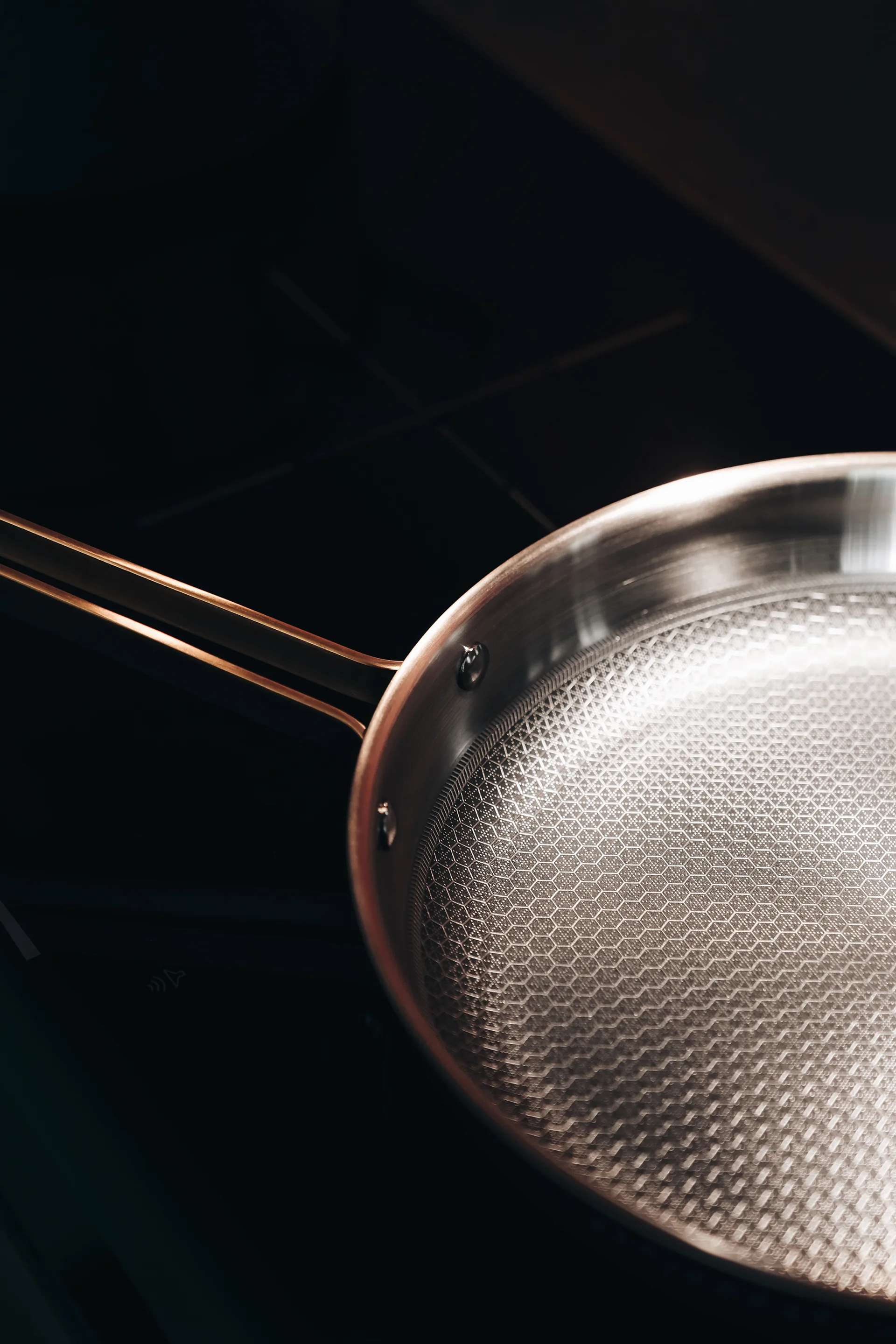 Frigideira em cobre martelado Mjölner, Modelo Yb. Ø28 cm Vargen & Thor