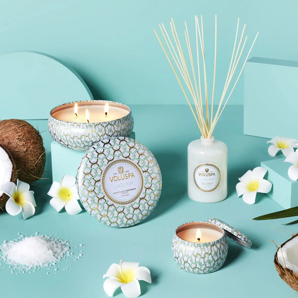 Vela perfumada 3 pavios Maison Blanc Tin 40 horas, Laguna Voluspa