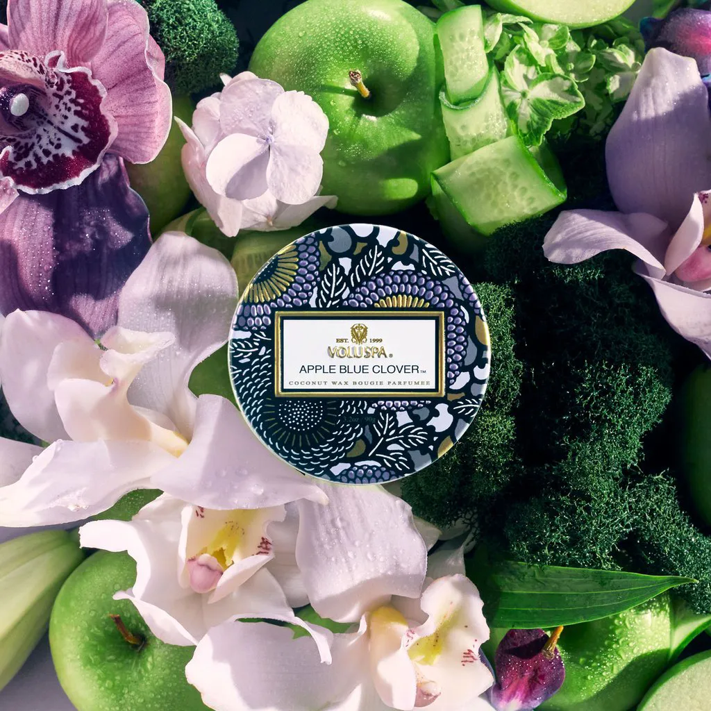 Vela perfumada em frasco de vidro 25 hours, Apple Blue Clover Voluspa