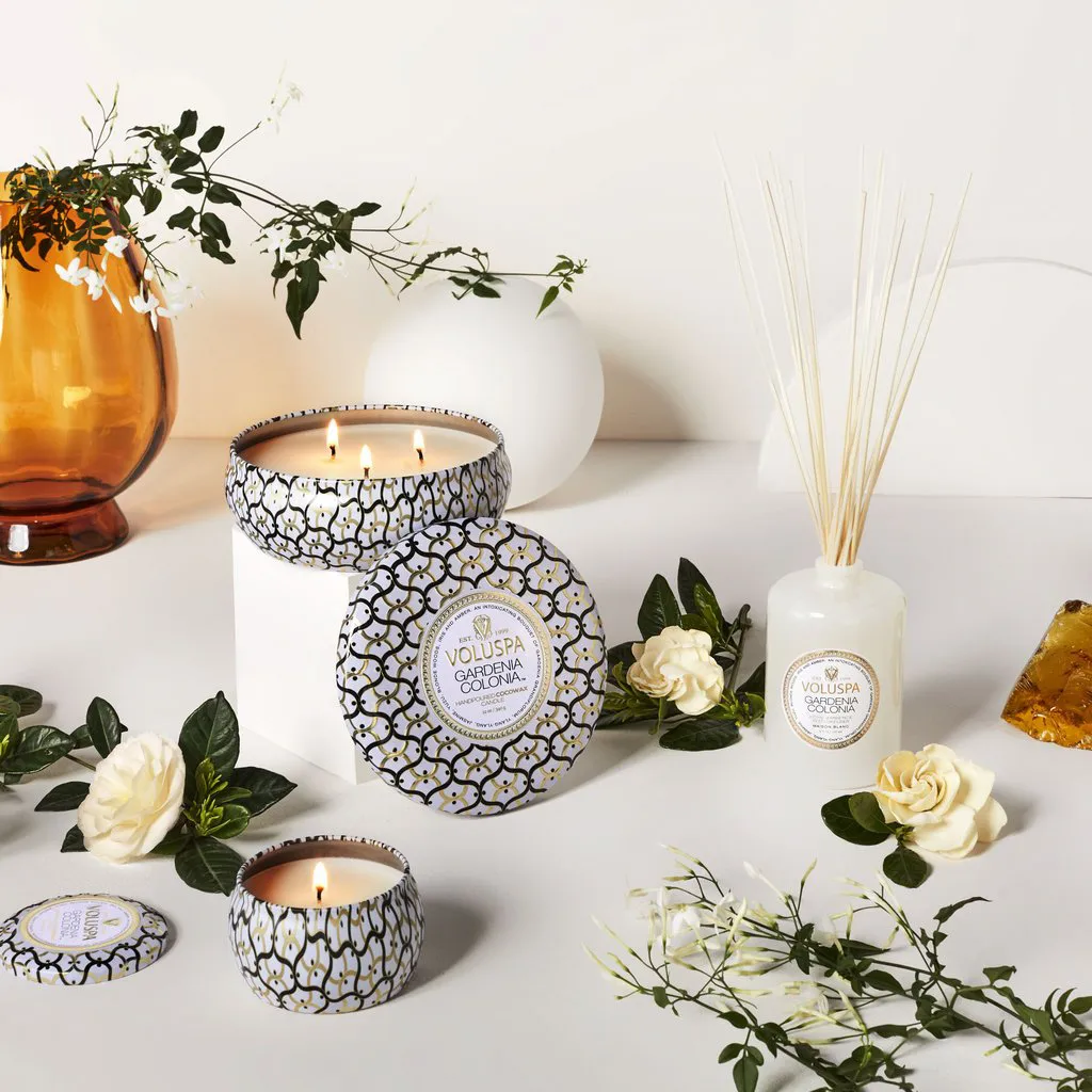 Vela perfumada Maison Blanc Mini Tin 25 horas, Gardenia Colonia Voluspa