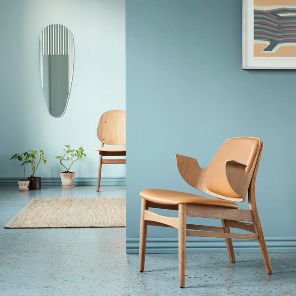 Cadeira lounge Gesture, Sevilla 4001 Couro Preto, Preto lacado estrutura madeira Warm Nordic