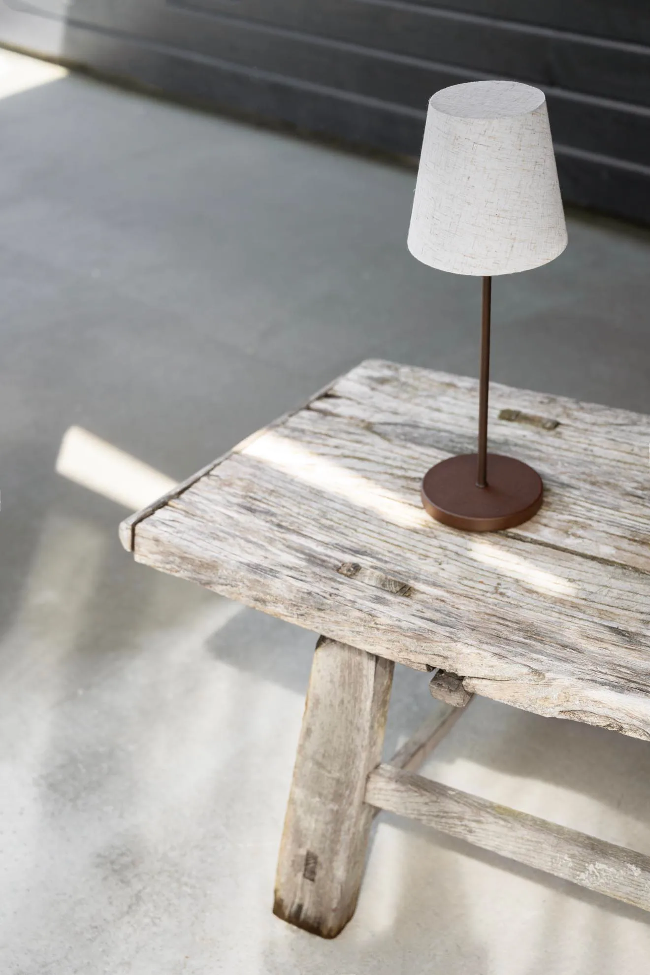 Candeeiro de mesa portátil Tyra Ø14 cm, Coffee Watt & Veke