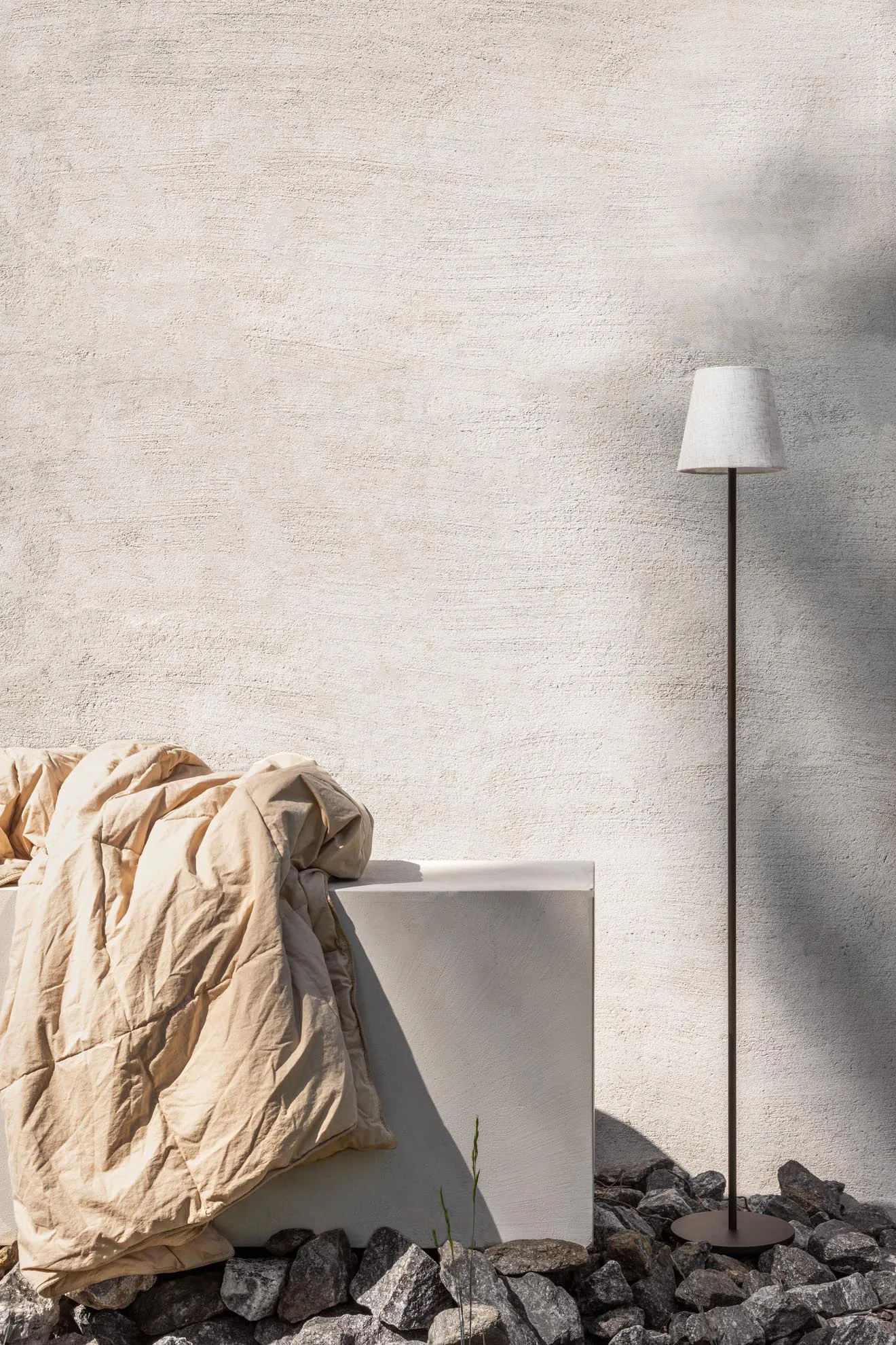 Candeeiro de pé portátil Tyra Ø14 cm, Coffee Watt & Veke