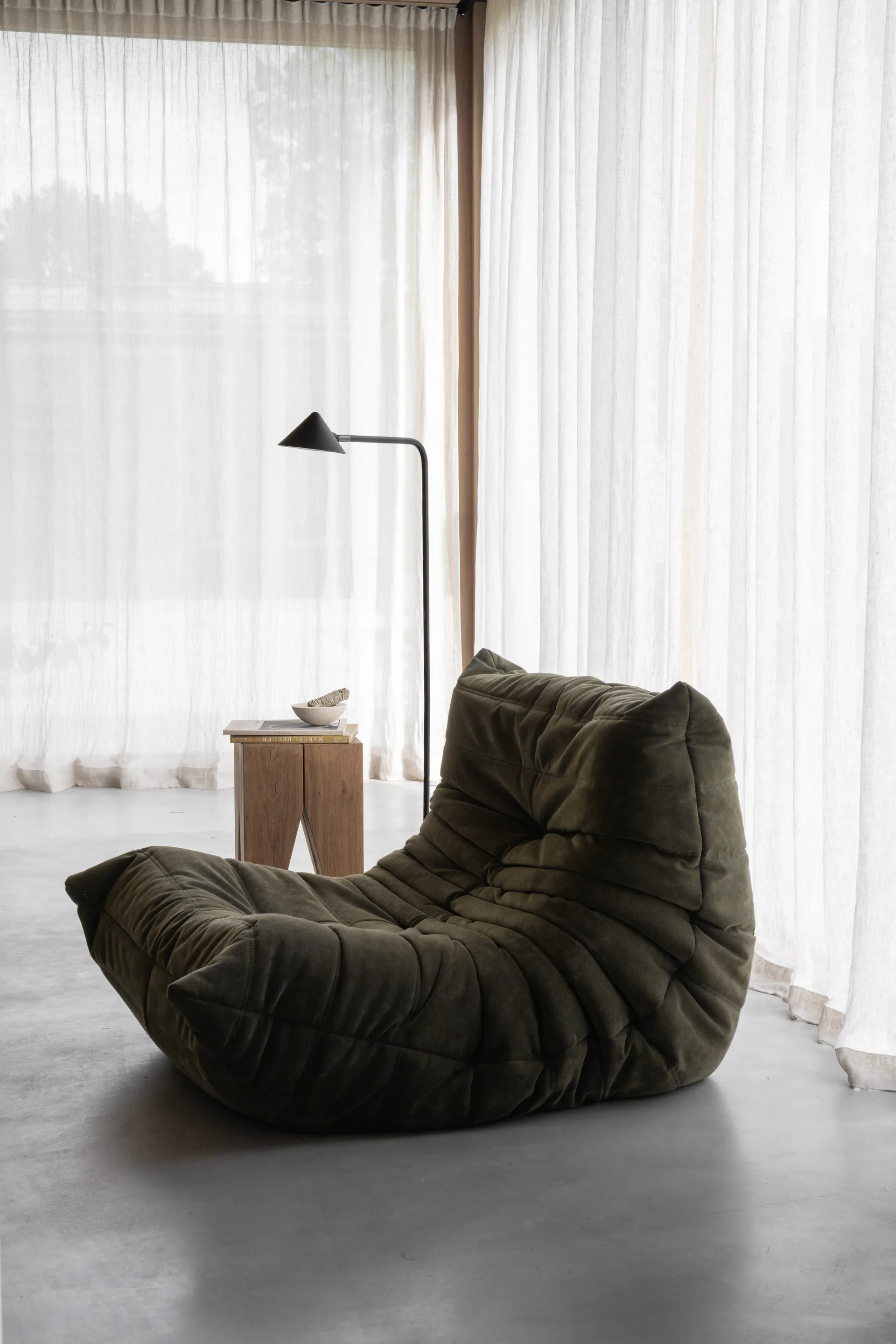 Kuro candeeiro de pé, Black, Ø14x120 cm Watt & Veke