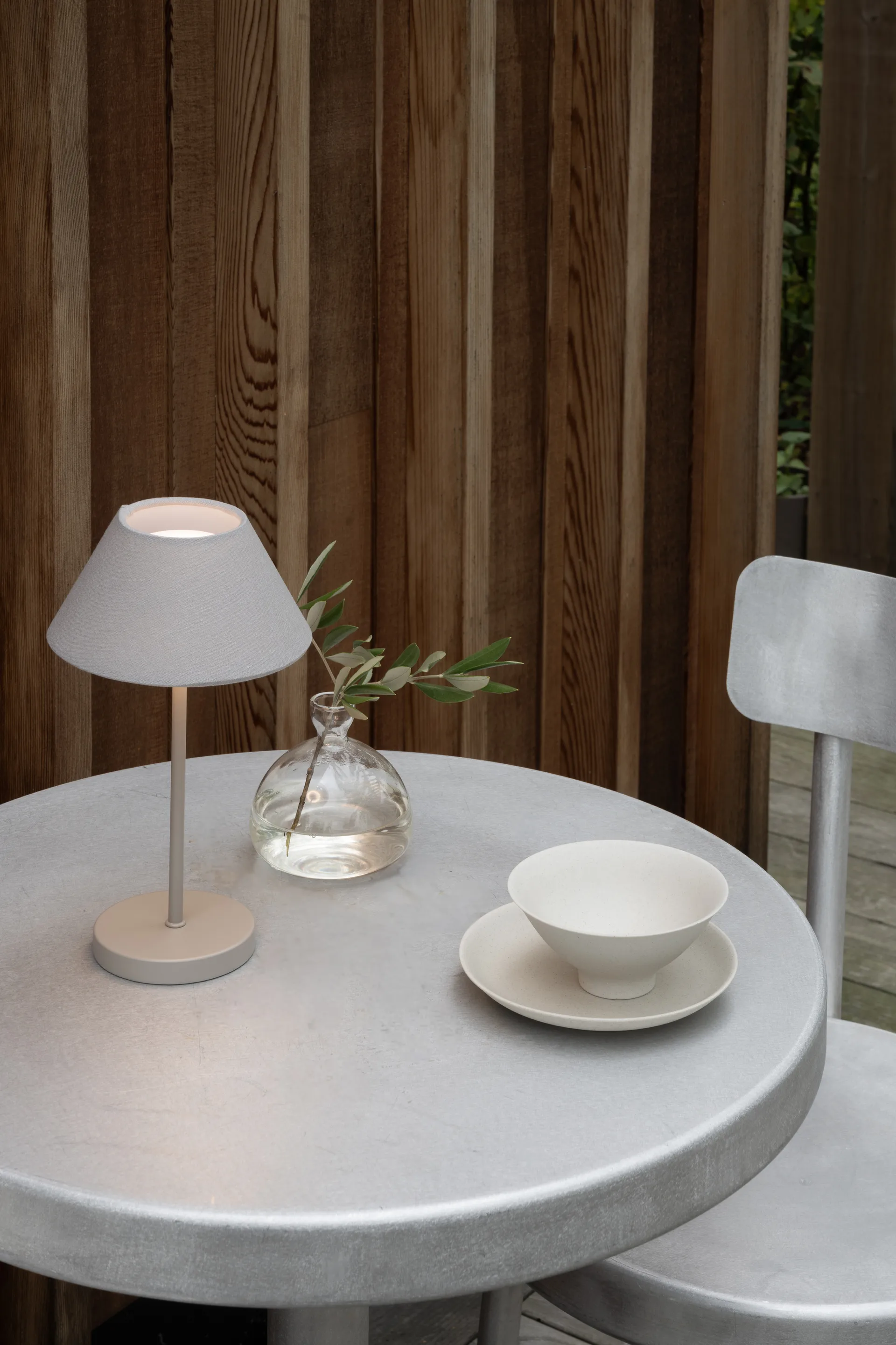 Teya candeeiro de mesa portátil, Cinza quente, Ø15x26 cm Watt & Veke