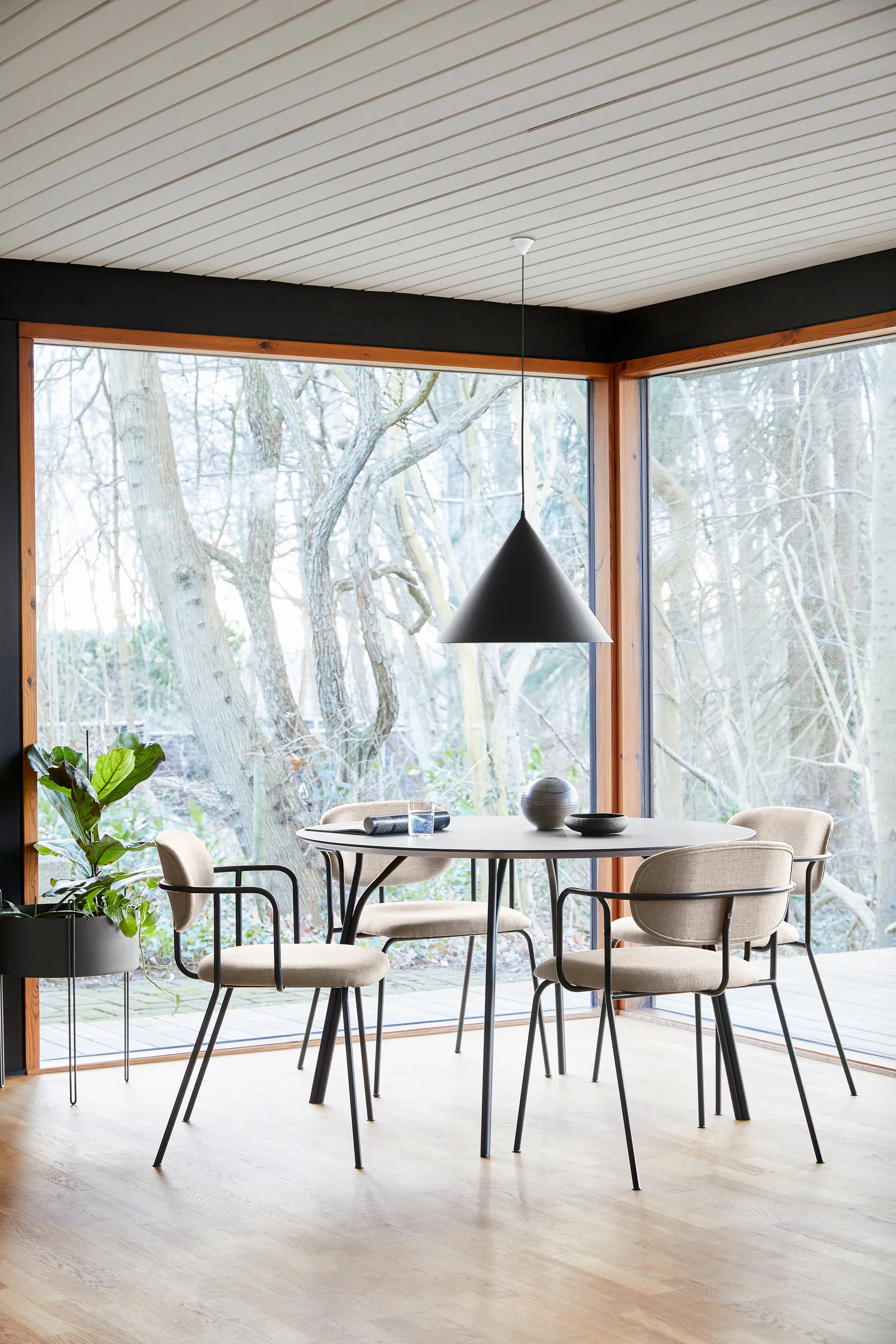 Annular pendente large, Black Woud