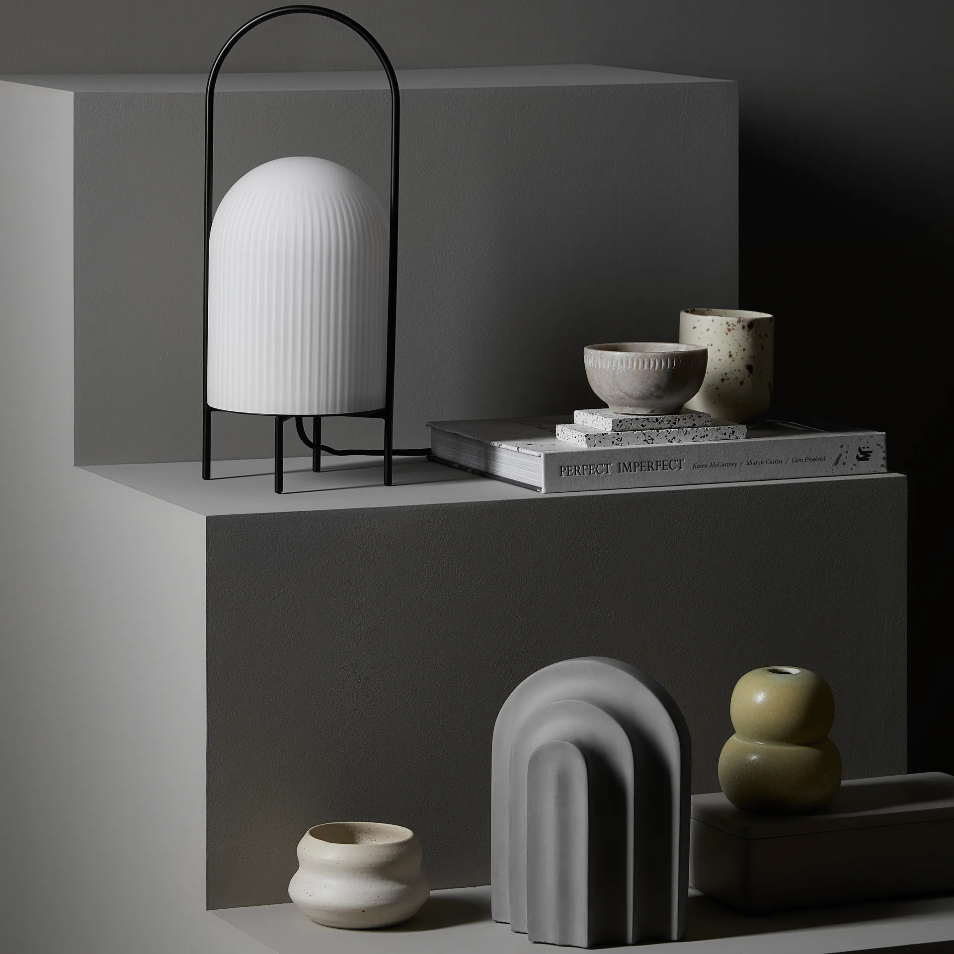 Candeeiro de mesa Ghost, Preto-vidro opala branco Woud