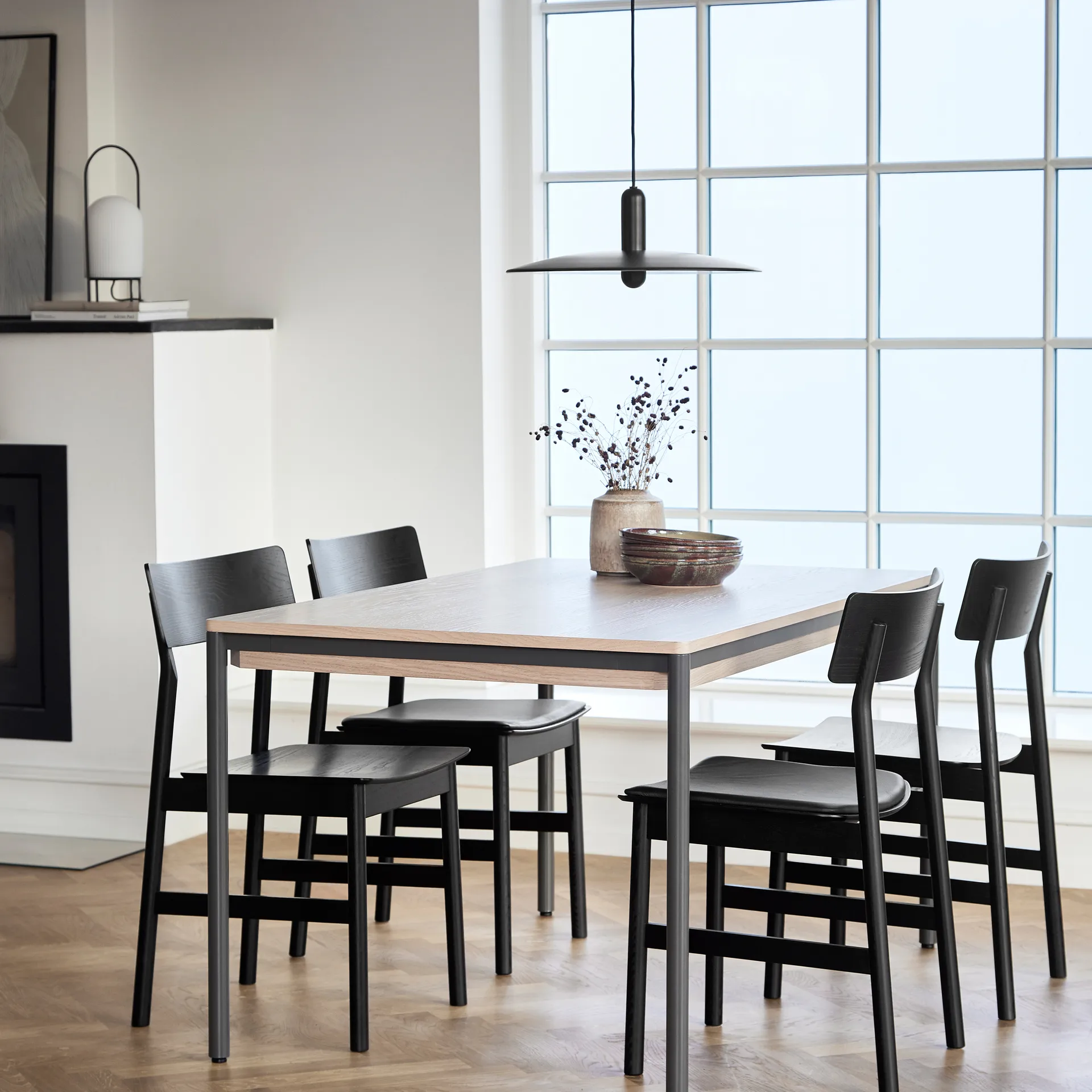Candeeiro de mesa Ghost, Preto-vidro opala branco Woud