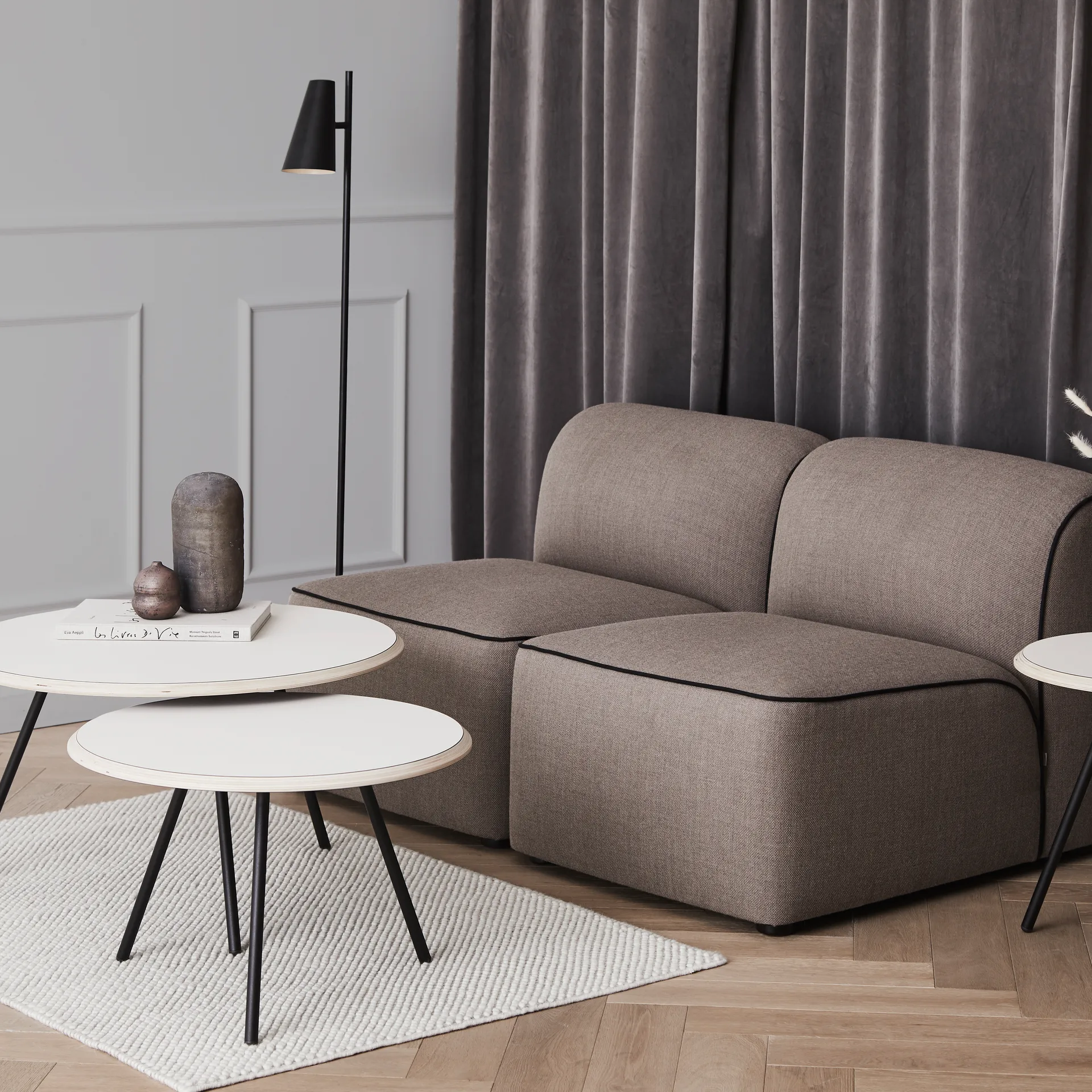 Candeeiro de pé Cono, Preto Woud