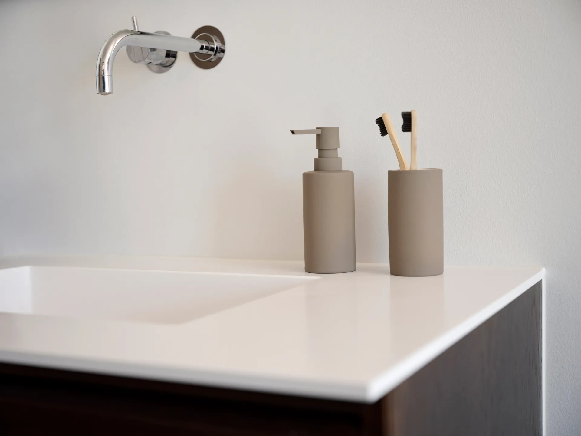 Copo para escovas de dentes Solo, Marrom acizentado Zone Denmark