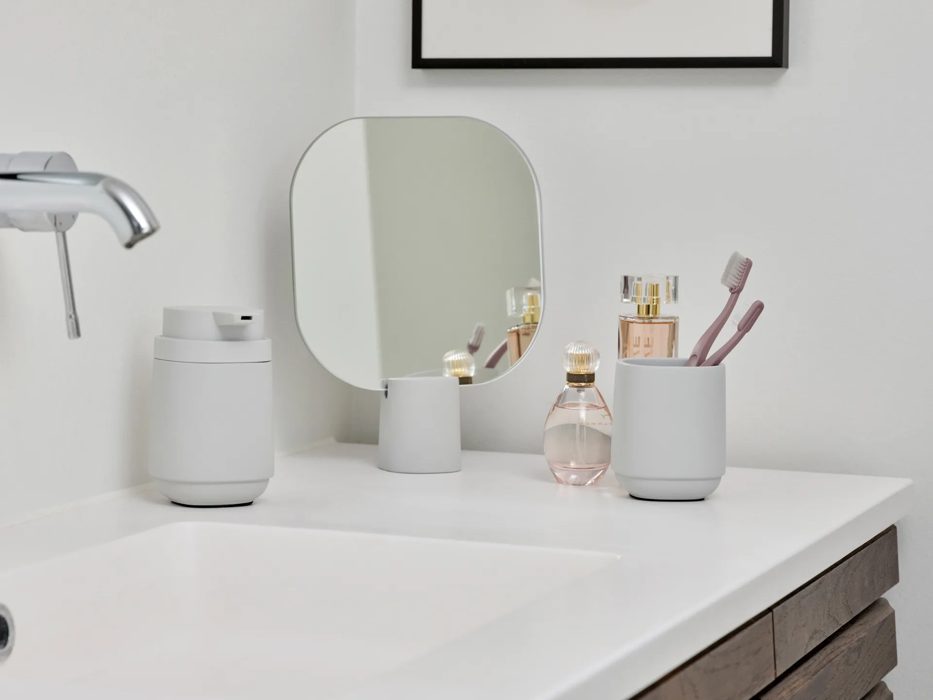 Time espelho de mesa 26,5 cm, Soft Grey Zone Denmark