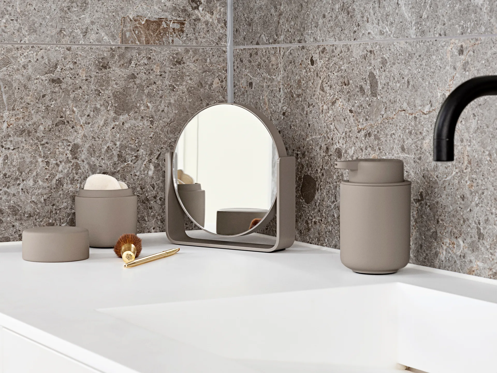 Ume espelho de mesa - 5x aumento 19x19.5 cm, Taupe Zone Denmark