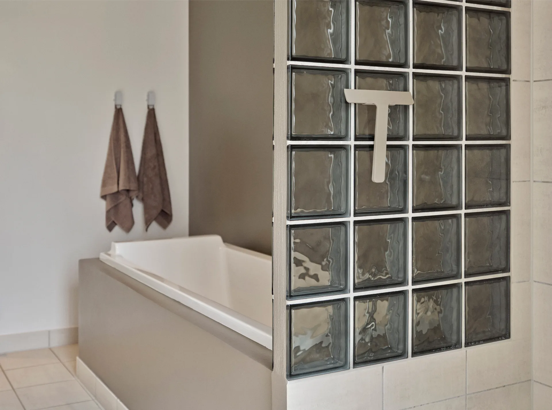 Ume gancho, Cinza claro Zone Denmark