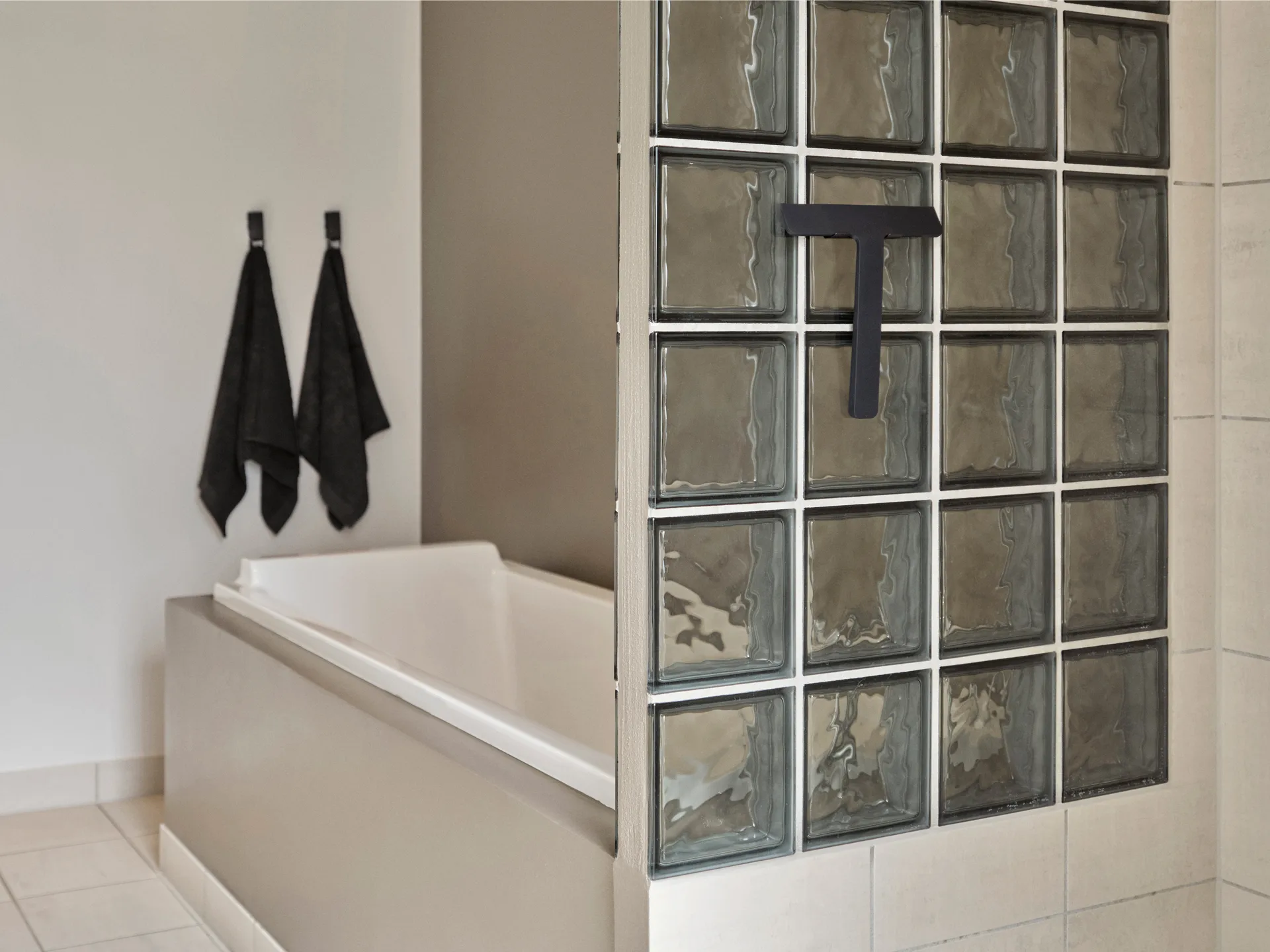 Ume raspador com suporte, Preto Zone Denmark